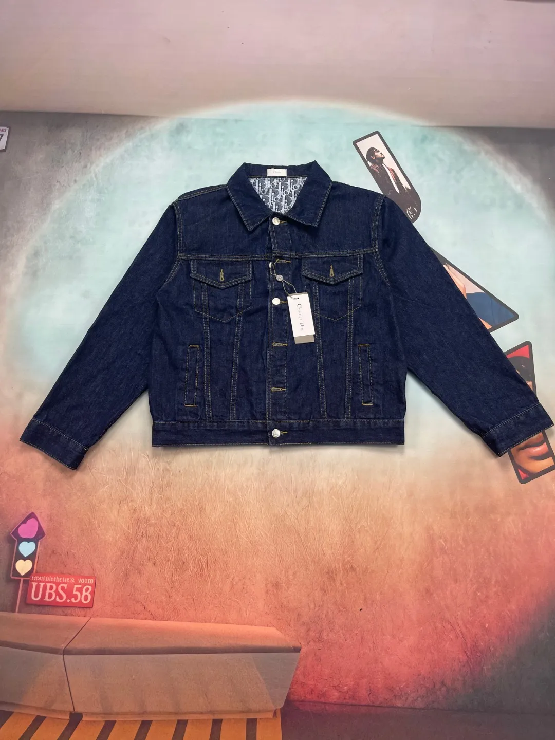 🅿️350 🔘Model No.-DR201 🔘Dior𝐃𝐨𝐢𝐫 Classic CD all-over presbyopic denim jacket* This jacket is so beautiful in person, full of details! Made of vulcanized denim fabric, the thickness is moderate and the texture is great. The front is a high-end blue, and the inside is the iconic presbyopia pattern. The all-over logo is printed with a reverse bottom effect, which is simple and stylish. The special thing is that the Oblique print can be revealed by rolling up the sleeves, which is low-key and hidden in ingenuity. It perfectly combines Dior's classic elements with the casual style of denim. Whether you are a fashionista or a daily wear enthusiast, you can easily control it. It is an indispensable fashion item in your wardrobe. The matching suggestions are as follows: Elegant urban style: wear a white silk shirt underneath, a pair of black straight trousers, a pair of black Dior high heels, and a classic handbag of the same brand. The overall look is elegant and suitable for commuting or business occasions. Trendy street style: Wear a black printed T-shirt underneath, a pair of ripped jeans, a pair of high-top sneakers, such as Converse's classic models, a black baseball cap and a pair of sunglasses to instantly transform into a street trendy person. Casual fashion style: Wear a simple white cotton T-shirt underneath, a pair of khaki casual shorts, a pair of white sneakers, and this Dior denim jacket. Wear it for weekend shopping or gatherings with friends. It is comfortable and fashionable.  Size: M L XL (48.50.52) Color: Blue