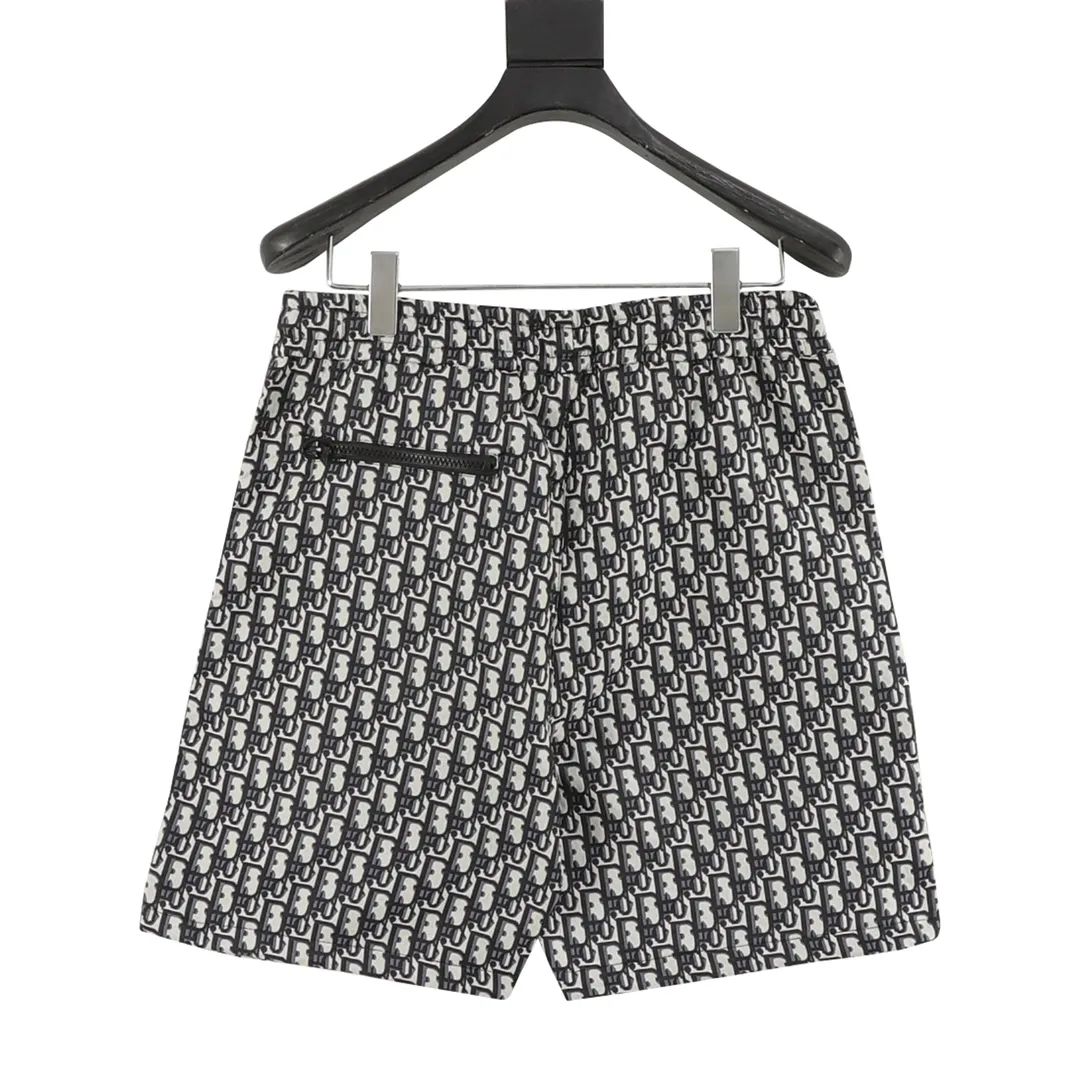 🅿️350 DIOR/Dior striped webbing presbyopic shorts. The original purchase of heavy-weight clothing is developed from raw materials, and the highest version is launched on the entire network. The fabric is made of imported raw materials, and the whole piece is Dr's classic jacquard weave. The minimum order is 8,000 meters of fabric, which is produced day and night by imported yarn-dyed looms. The daily output of each machine is only 40 meters. All alignment materials are close to 4 meters. The position spacing of the letter webbing and the webbing effect are completely consistent with the original version. The entire garment is lined with black fabric imported from South Korea. The placket zipper is made from a unified mold and is custom-made, and the rails are machine-pressed from imported environmentally friendly materials. After the lower corner rope is woven, the core dyeing technology is used to achieve the final dyeing effect. After pattern development and pattern making, computer intelligent cutting is used to increase work efficiency while ensuring the integrity of the pattern. The upper body effect is restored consistently! ! ! Size：XS-L