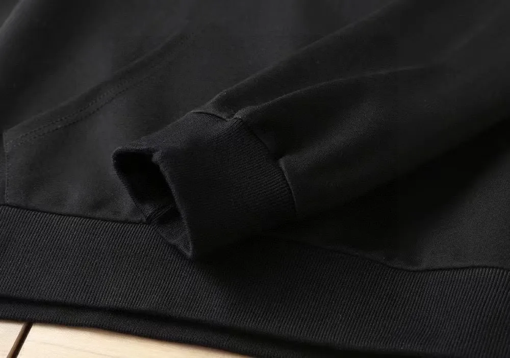 🅿️420 brand [Dior] (velvet and thickened) 2025 spring new product, celebrities' favorite fashion-flavored casual suit, clean and neat tailoring, full of urban style. It is made of high-quality customized fabrics, with excellent thermal insulation effect inside, soft and dry feel, and a crisp and stylish upper body effect. The three-dimensional cutting process and the pattern are all of high standards, and the silhouette version has the right benefits! It is not tight at all, and you feel good when you put it on. So many top-quality raw materials create high-end products with unparalleled value. It is the first choice for high-end fashion people. (Size: M-4XL can wear up to 200 pounds)