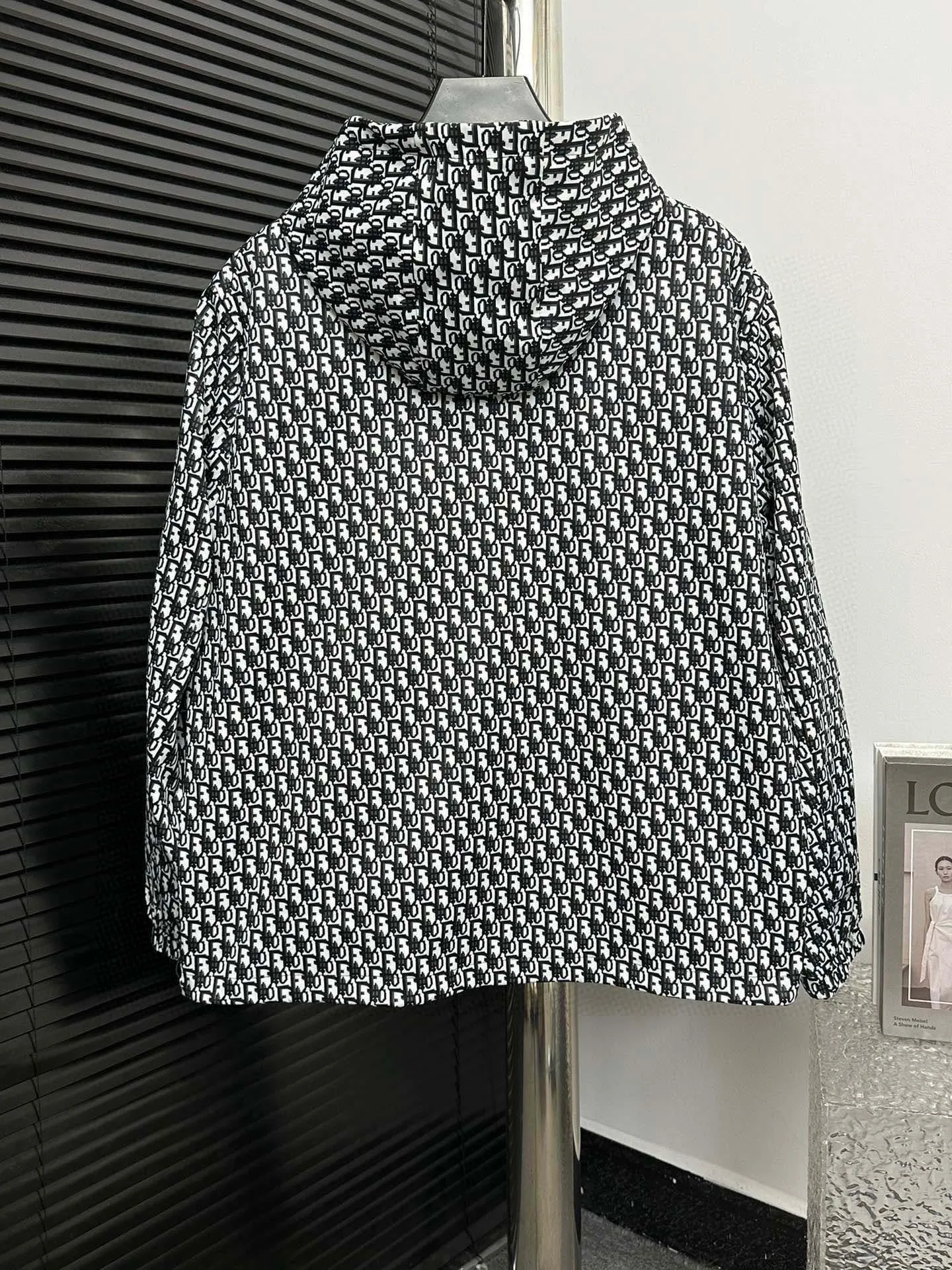 🅿️510 (high quality) with dust bag [Dior] Dior 2024 latest new hooded jacket high-end jacquard version! Trendy and fashionable casual jacket, suitable for both men and women! Precise and high-quality jacquard technology integrates the logo and fabric into one, with high breathability and comfort, impeccable details, and brand element design concept, reflecting high quality. Presenting a casual cut, the upper body has a great shape. Size: 46-48-50-52-54