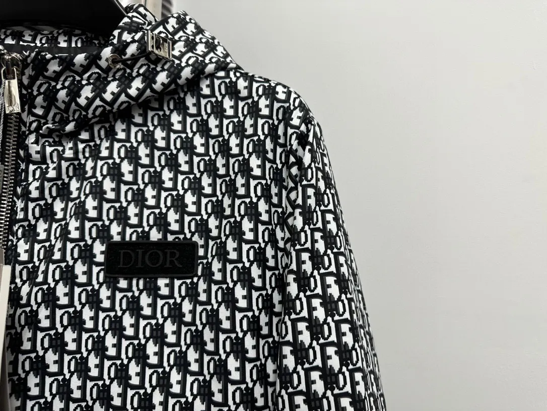 🅿️510 (high quality) with dust bag [Dior] Dior 2024 latest new hooded jacket high-end jacquard version! Trendy and fashionable casual jacket, suitable for both men and women! Precise and high-quality jacquard technology integrates the logo and fabric into one, with high breathability and comfort, impeccable details, and brand element design concept, reflecting high quality. Presenting a casual cut, the upper body has a great shape. Size: 46-48-50-52-54