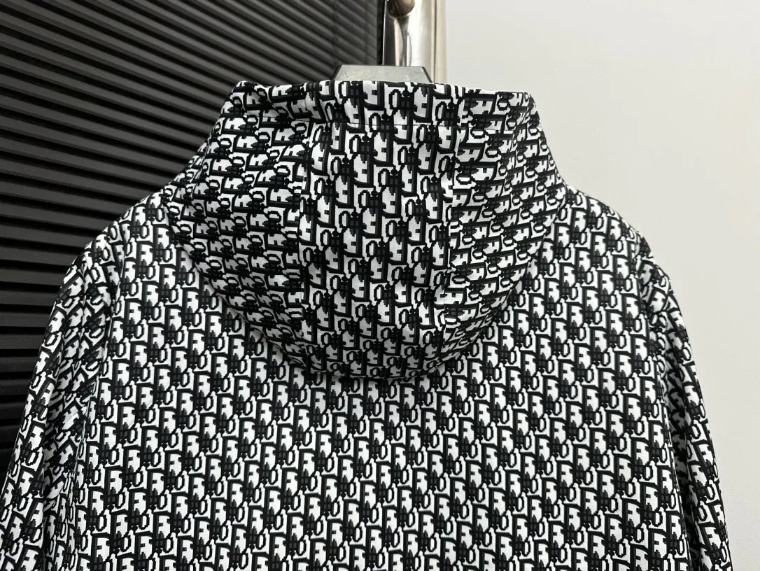 🅿️510 (high quality) with dust bag [Dior] Dior 2024 latest new hooded jacket high-end jacquard version! Trendy and fashionable casual jacket, suitable for both men and women! Precise and high-quality jacquard technology integrates the logo and fabric into one, with high breathability and comfort, impeccable details, and brand element design concept, reflecting high quality. Presenting a casual cut, the upper body has a great shape. Size: 46-48-50-52-54