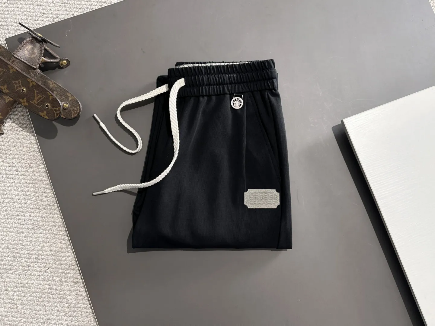 🅿️400 next day shipping DIOR 2025 spring and summer new elastic band casual pants, thin counter custom fabrics, high breathability and comfort, impeccable details, brand element design concept, reflecting high quality. It feels delicate and soft! It presents a casual cut and the upper body shape is great! Size: M-4XL