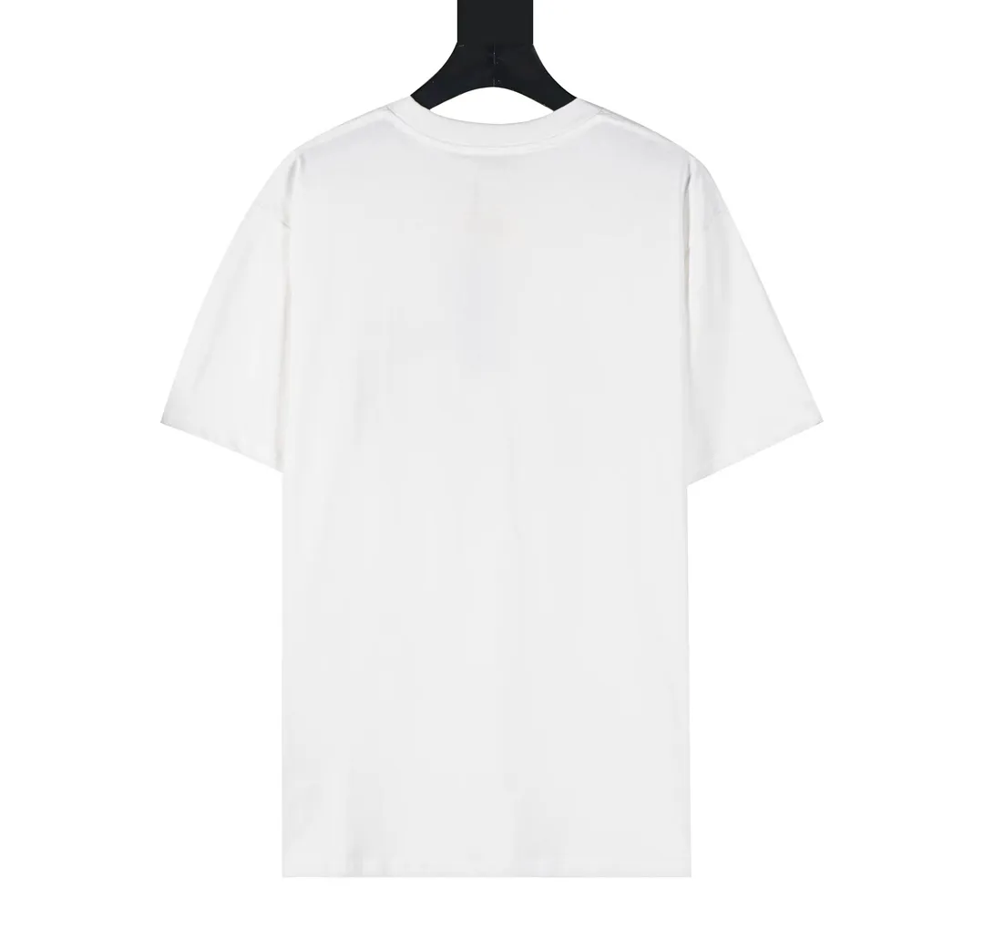 🅿️180 CD / New Handwritten Signature Loose Fit T-Shirt This T-shirt is decorated with a handwritten style Christian 1947 flocking logo, highlighting Mr. Dior’s signature and the year the Dior brand launched its first collection. Crafted from black cotton jersey in a relaxed fit, it features a classic ribbed crew neck. Enhances any casual look.  Double yarn cotton cover cotton fabric is a special double yarn fabric, which is made of double layers of gauze interwoven. Its yarn fineness is very small, making the fabric more delicate, soft and comfortable to wear. At the same time, the double-layer yarn structure makes the fabric have very good hygroscopic properties, which can effectively wick away sweat and keep the body dry; it is also moisture-proof, warm and mildew-proof.  The fluff used in flocking logo printing can better combine with the adhesive on the surface of the substrate during the flocking process to form a strong flocking effect; it has a soft and delicate feel, making flocked printing products comfortable to the touch. The adhesive has strong adhesion to bad cloth and fluff, has a soft hand feel, moderate viscosity, good chemical stability, washability, and high fastness index. The material has good environmental performance and is harmless to the human body. It is a green and environmentally friendly product. Size: XS S M L