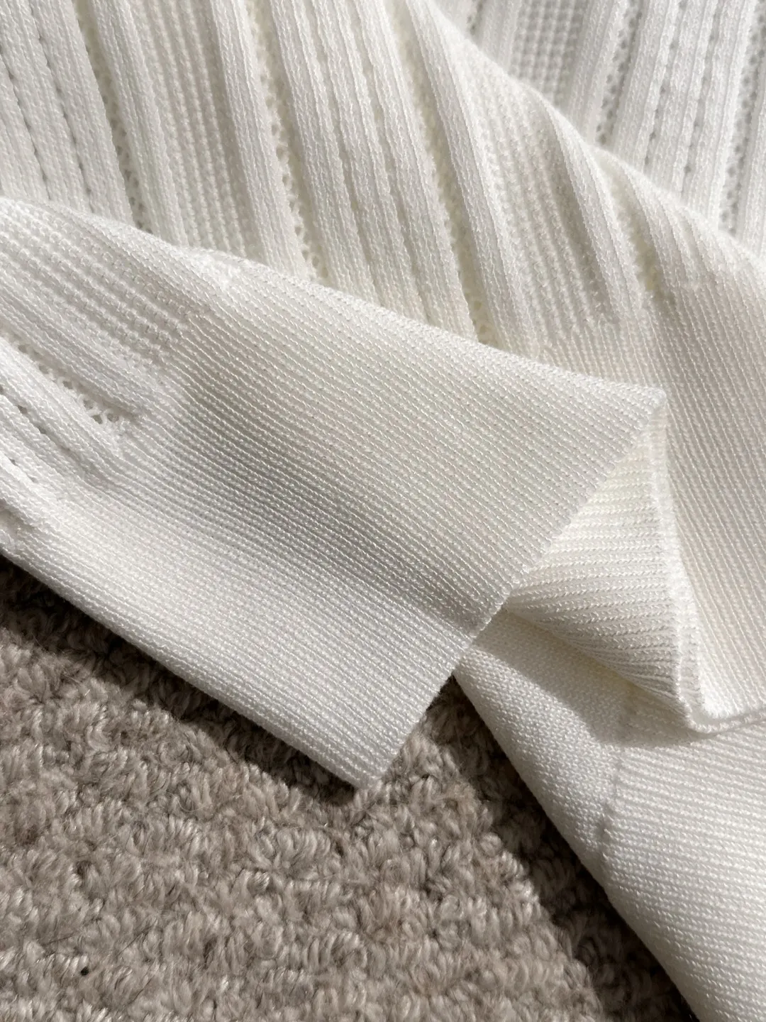 🅿️330 shipped next day, high quality DIOR 2025 spring and summer new men's lapel short-sleeved T-shirt. Made of combed cotton yarn knitted cotton fabric, pure cotton high-weight special yarn, it feels full when weighed, and the upper body is more textured than ordinary T-shirts. This texture can cope with the weather easily and is suitable for both hot and cold! The pattern on the chest adopts three-dimensional embroidery technology, and is perfectly produced stitch by stitch with reference to the original version! Loose fit design, looks noble. Size: M to XXXL