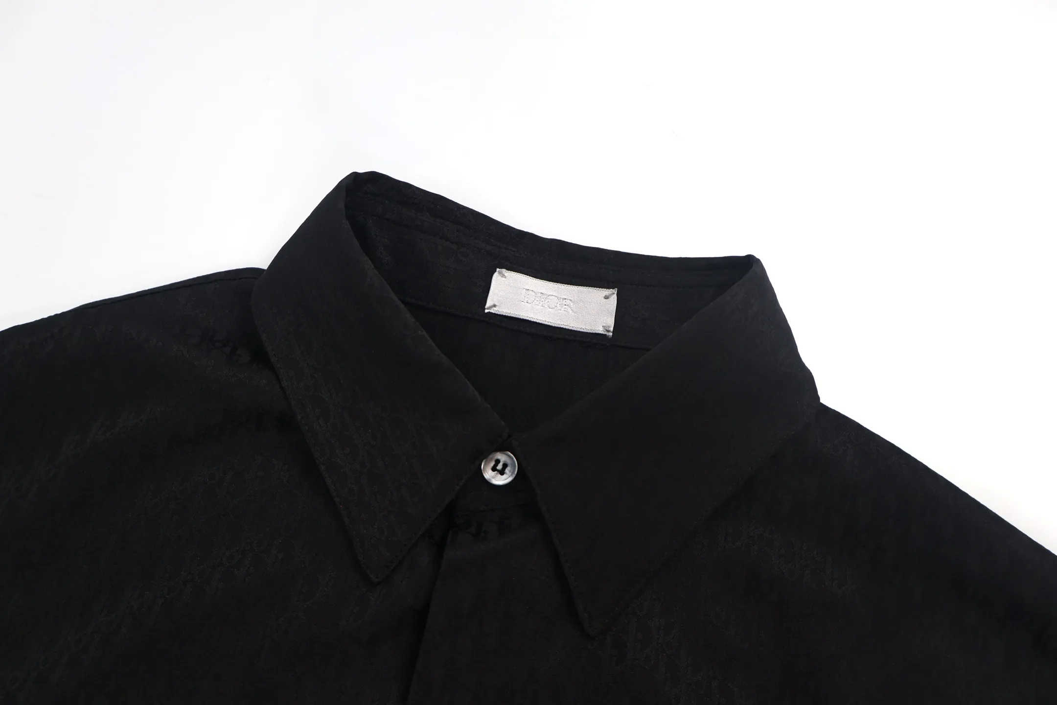 🅿️560 [Exclusive supply] CD full-print jacquard point collar shirt (black) Original purchase and development of 13100, custom-made 50-count jacquard shirt cloth, 75D high-temperature interlining inside, fabric jacquard technology, professional stitching and hand-sewing, customized 1:1 buttons. Size:39-40-41-42