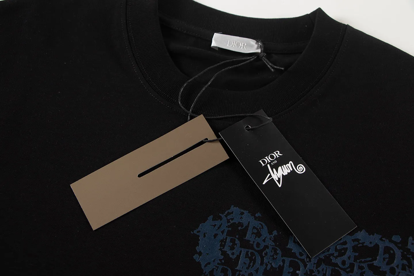 🅿️146 Dior*2025 latest short-sleeved material: high version 300g double yarn combed cotton Size: S M L XL Color: black white Style number: W2553