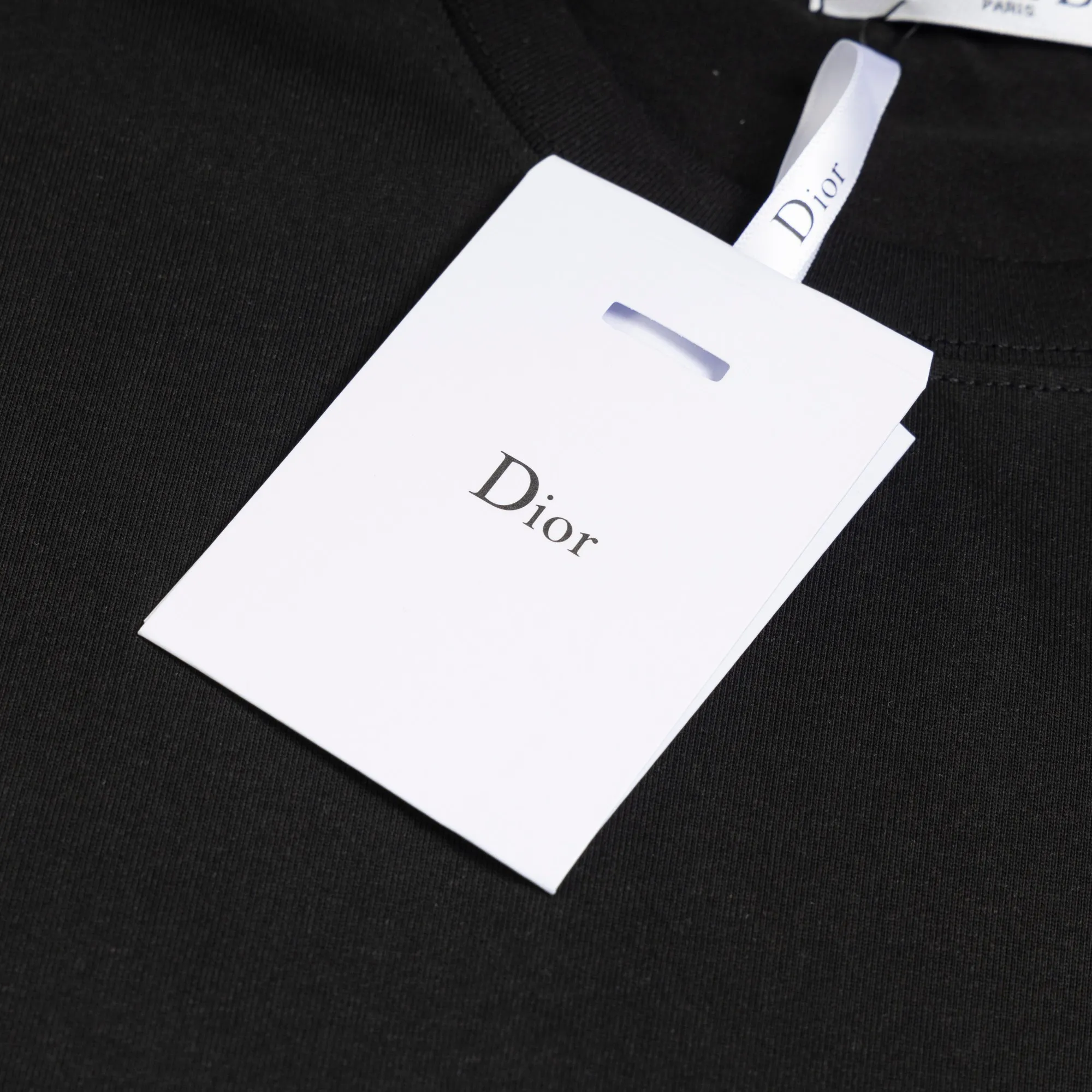 🅿️160 model number S05 DIOR classic chest small logo letter embroidery round neck short sleeves embroidery, full package, three labels complete, original supporting accessories 1:1, main mark technology, very high-end, has been pre-shrunk at high temperature, not easy to deform after repeated washing, pure cotton 280 grams, high weight, 32 count double yarn, no pilling, no fading, comfortable and breathable, matched with 1x1 thread in the same cylinder, oversize loose version Can wear up to 220 pounds Color: black white Size: XS-L