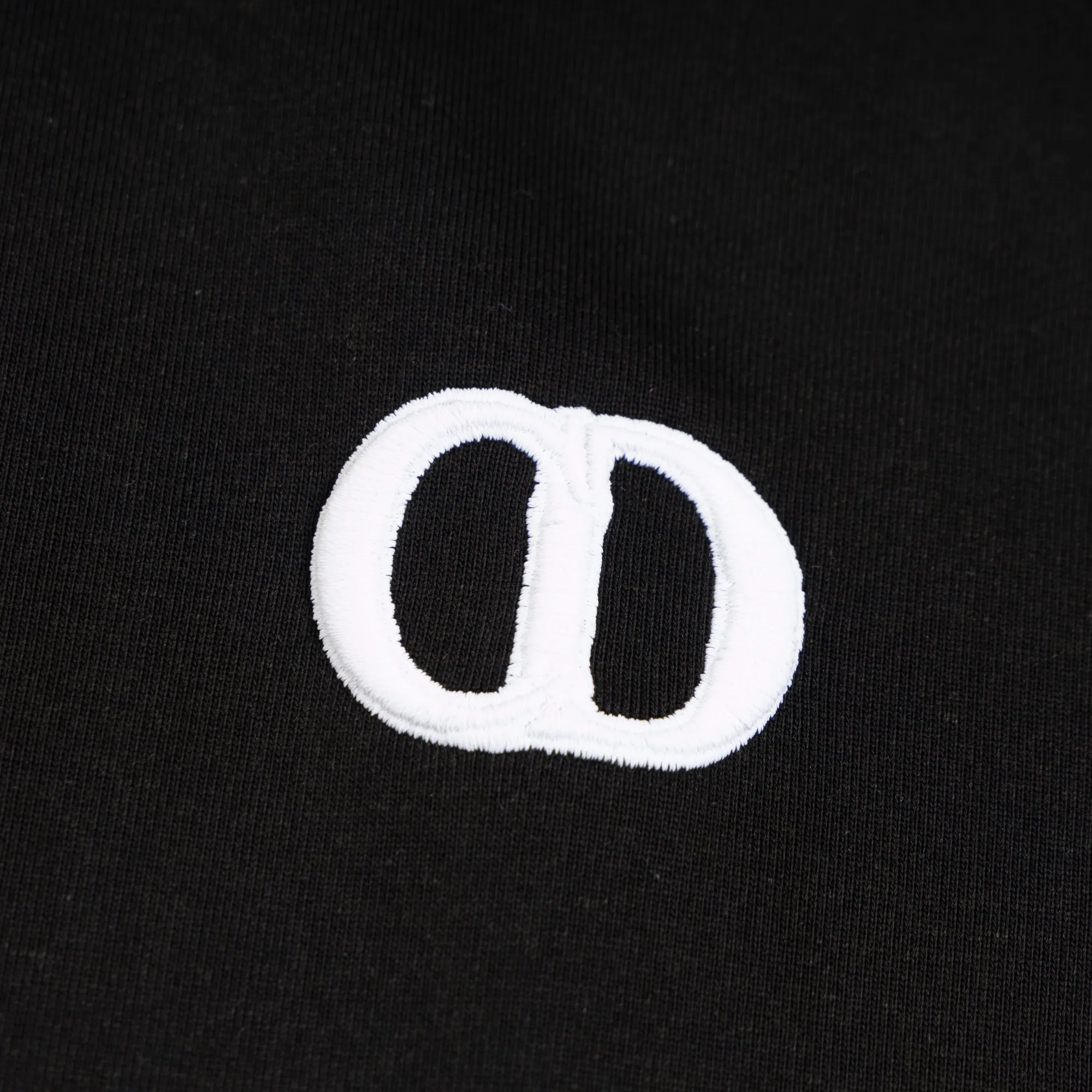 🅿️160 model number S05 DIOR classic chest small logo letter embroidery round neck short sleeves embroidery, full package, three labels complete, original supporting accessories 1:1, main mark technology, very high-end, has been pre-shrunk at high temperature, not easy to deform after repeated washing, pure cotton 280 grams, high weight, 32 count double yarn, no pilling, no fading, comfortable and breathable, matched with 1x1 thread in the same cylinder, oversize loose version Can wear up to 220 pounds Color: black white Size: XS-L
