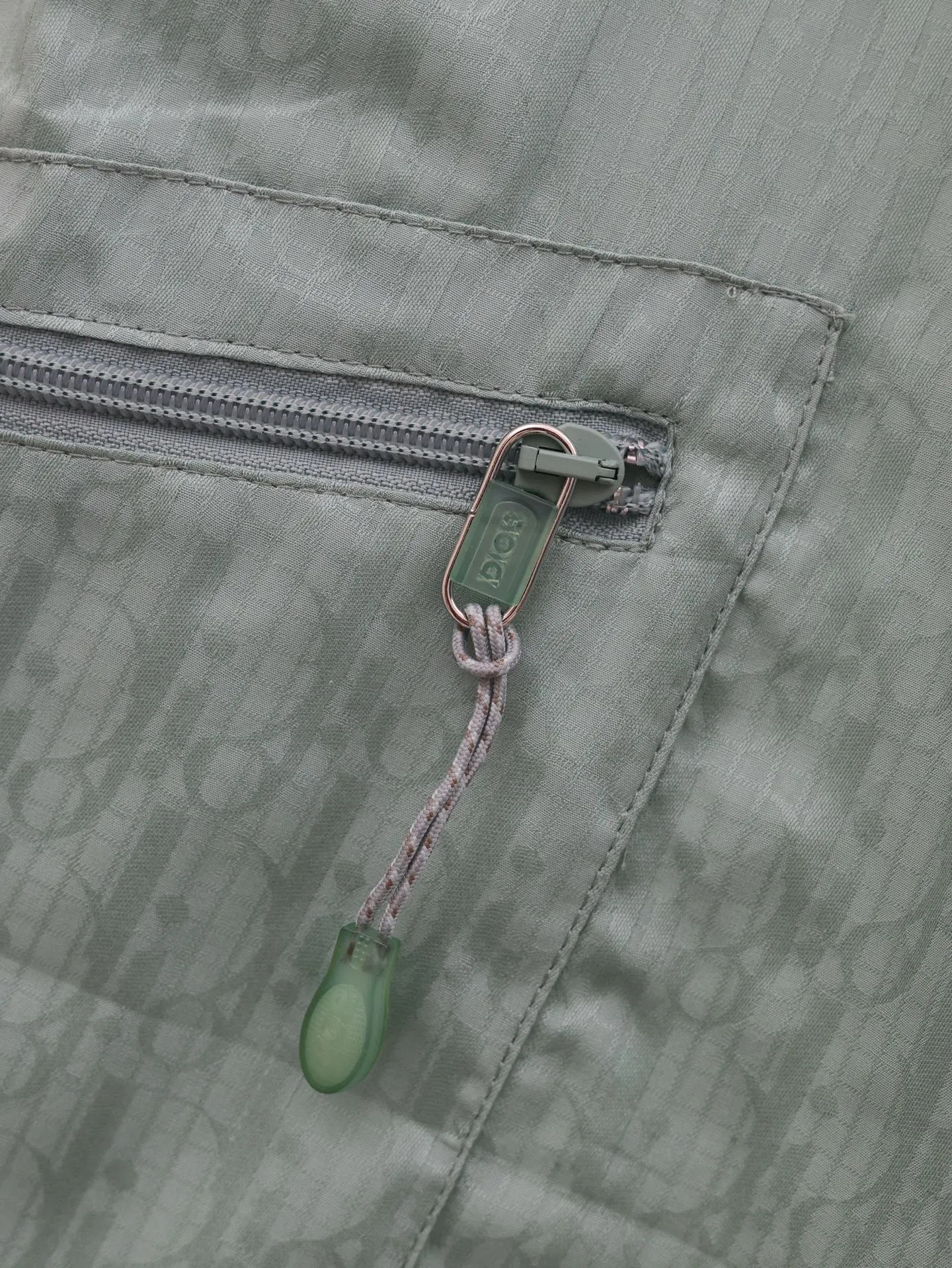 🅿️430 Dio*/Dior 25SS new oblique printed mulberry silk blend cargo shorts. Equipped with zipper buttons and hook fasteners, two side welt pockets, two front zipper pockets with Dr zip pullers, two rear welt pockets, and belt loops.  Size：S/M/L/XL