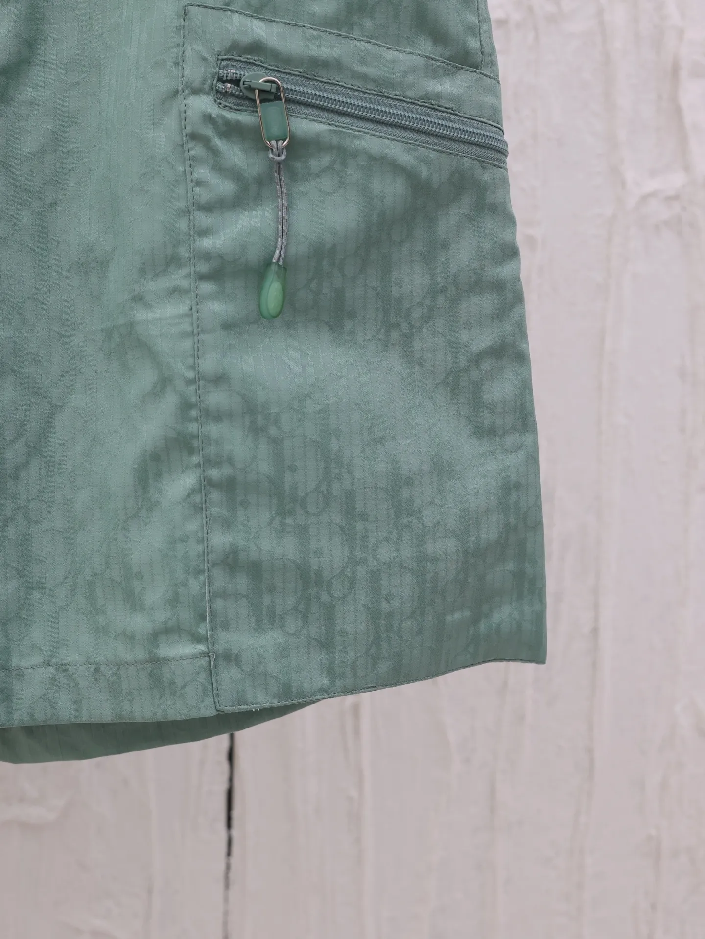 🅿️430 Dio*/Dior 25SS new oblique printed mulberry silk blend cargo shorts. Equipped with zipper buttons and hook fasteners, two side welt pockets, two front zipper pockets with Dr zip pullers, two rear welt pockets, and belt loops.  Size：S/M/L/XL