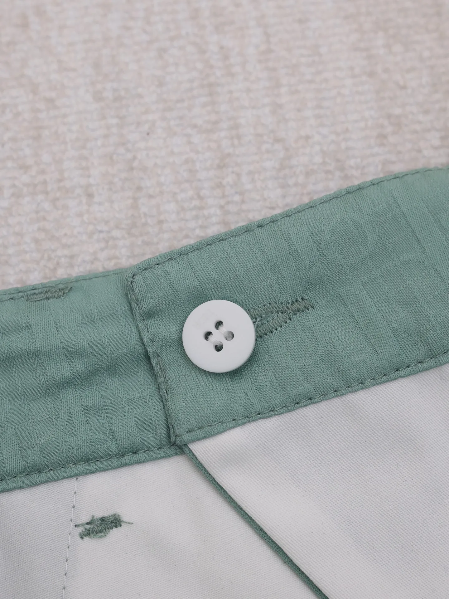 🅿️430 Dio*/Dior 25SS new oblique printed mulberry silk blend cargo shorts. Equipped with zipper buttons and hook fasteners, two side welt pockets, two front zipper pockets with Dr zip pullers, two rear welt pockets, and belt loops.  Size：S/M/L/XL