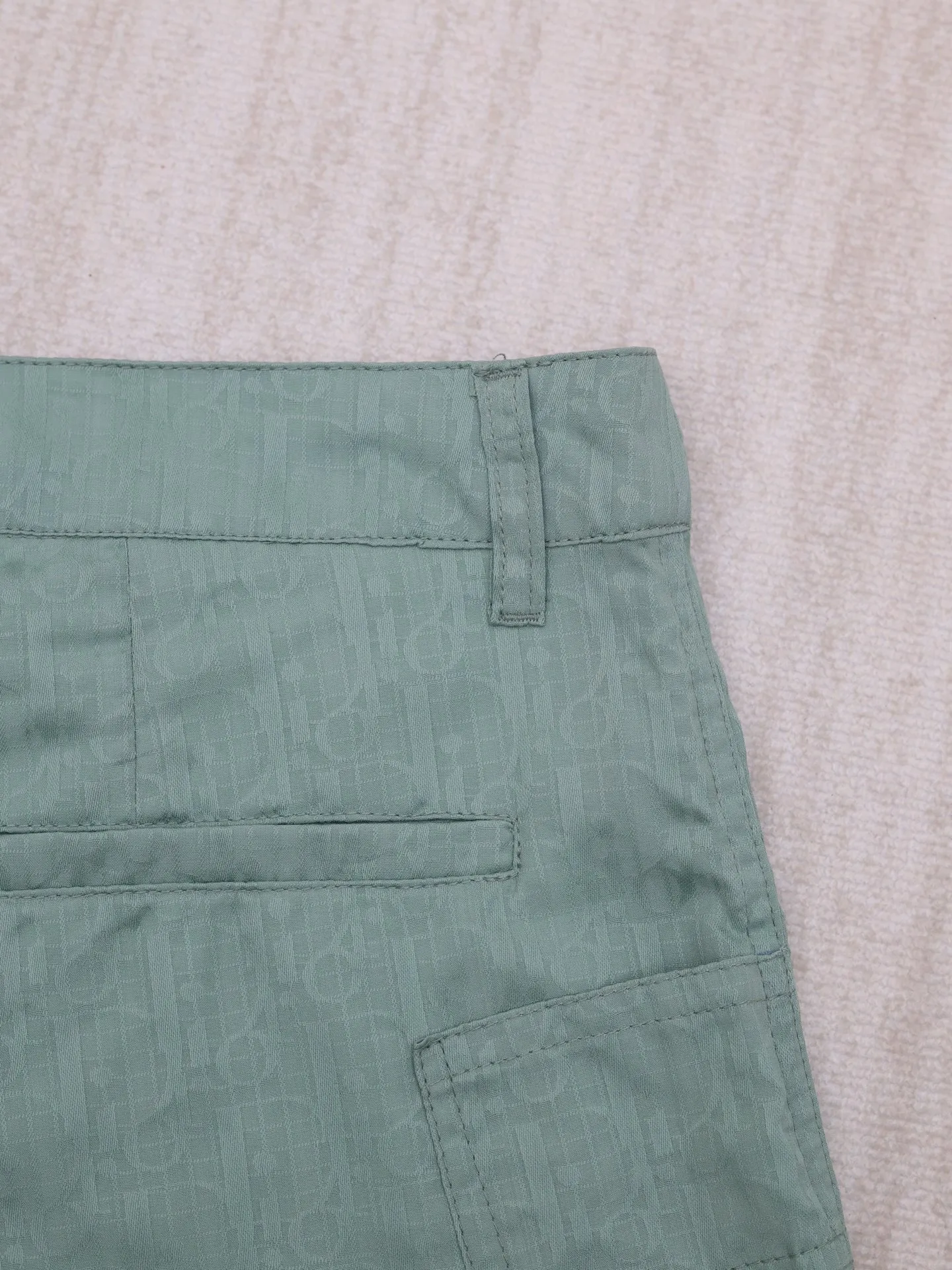 🅿️430 Dio*/Dior 25SS new oblique printed mulberry silk blend cargo shorts. Equipped with zipper buttons and hook fasteners, two side welt pockets, two front zipper pockets with Dr zip pullers, two rear welt pockets, and belt loops.  Size：S/M/L/XL