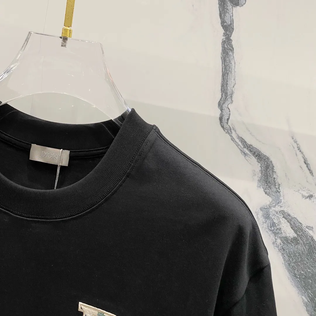 🅿️210 DIOR Dior 320g round neck short-sleeved T-shirt. Heavy craftsmanship of bees on the front and rear panels. Letter LOGO embroidery. Official synchronization. 1:1 original mold opening. Fashionable personality. Versatile trend. Pure original quality. Original washed fabric. Tag. Collar label. Washed wheat. Three labels complete. Color: Black. White. Size: S-XL