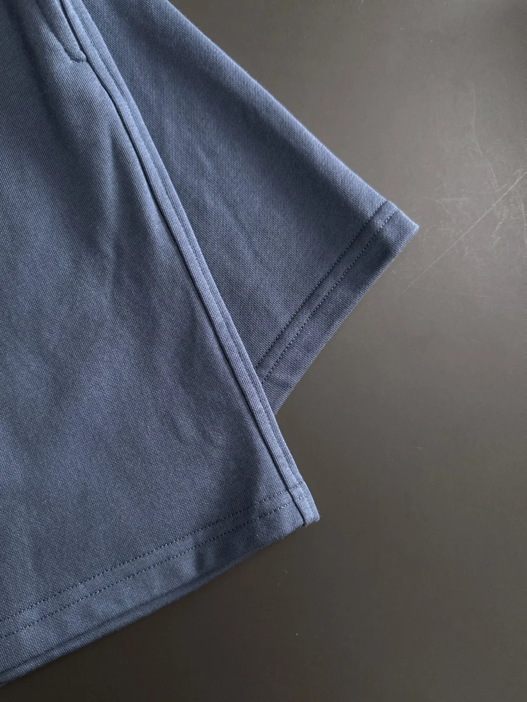 🅿️330 shipped next day, high-end goods DIOR/Dior Stone Island 2025 spring and summer new elastic band casual solid color loose shorts, two needle stitches at the trouser hem, fine and firm stitching, counter-customized fabrics with high breathability and comfort, impeccable details, brand element design concept, reflecting high quality. It feels delicate and soft! It presents a casual cut and the upper body shape is great! Size: S-XXL