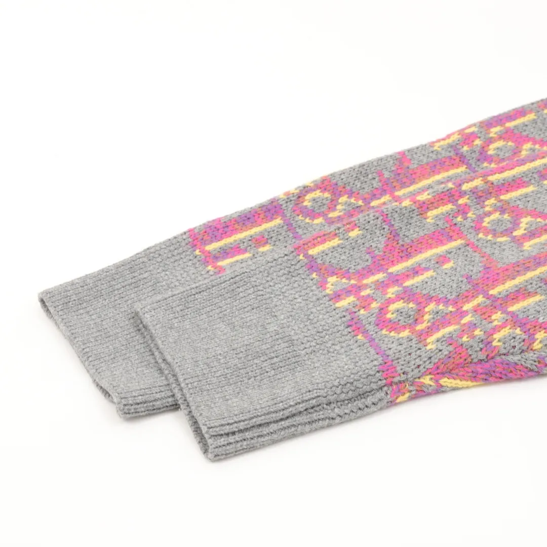 🅿️580 Dior CD all-over jacquard crew neck sweater The yarn was purchased from ZP at 11,087. The yarn is dyed gray, pink and yellow yarn, 70% wool and 30% acrylic 16/1 sheep wool three yarns are twisted into strands. The imported 7-needle jacquard craft yarn is clear and textured, with obvious wool fiber on the surface. The special hemless design is perfect with the macaron color upper body, and the jacquard is all over the body. Every letter is in position, distinguishing it from the wrong version on the market. Size s-l