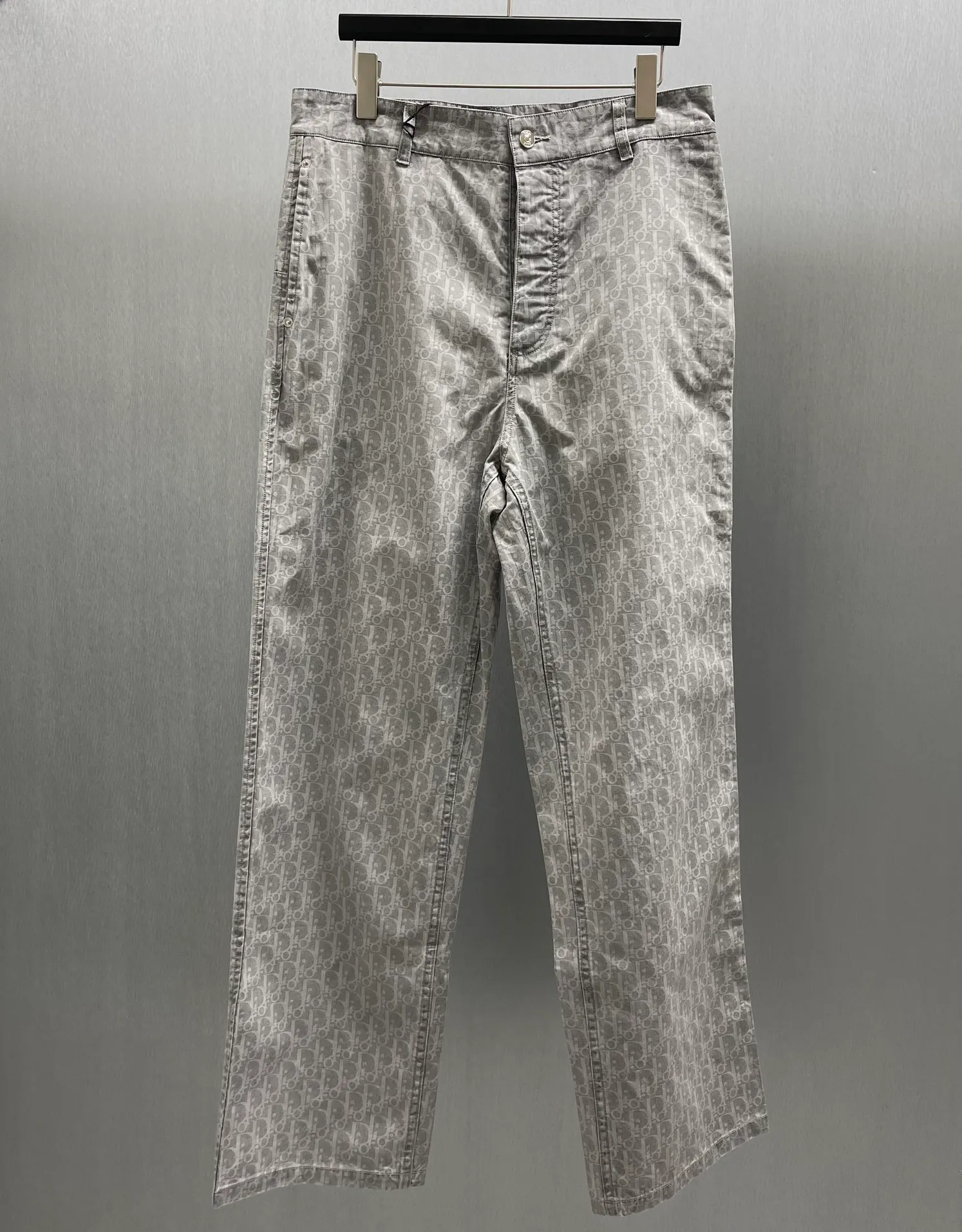 🅿️510 🧧CD Gray Cotton Denim Oblique Print Pants These work jeans display Oblique print, reinterpreting workwear style with a casual cut. Crafted from gray cotton denim and finished with classic . Blique print for an elegant look. Pair with the matching village shirt for a graphic look.