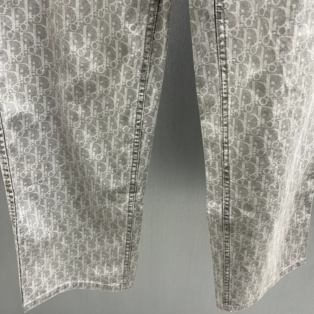 🅿️510 🧧CD Gray Cotton Denim Oblique Print Pants These work jeans display Oblique print, reinterpreting workwear style with a casual cut. Crafted from gray cotton denim and finished with classic . Blique print for an elegant look. Pair with the matching village shirt for a graphic look.