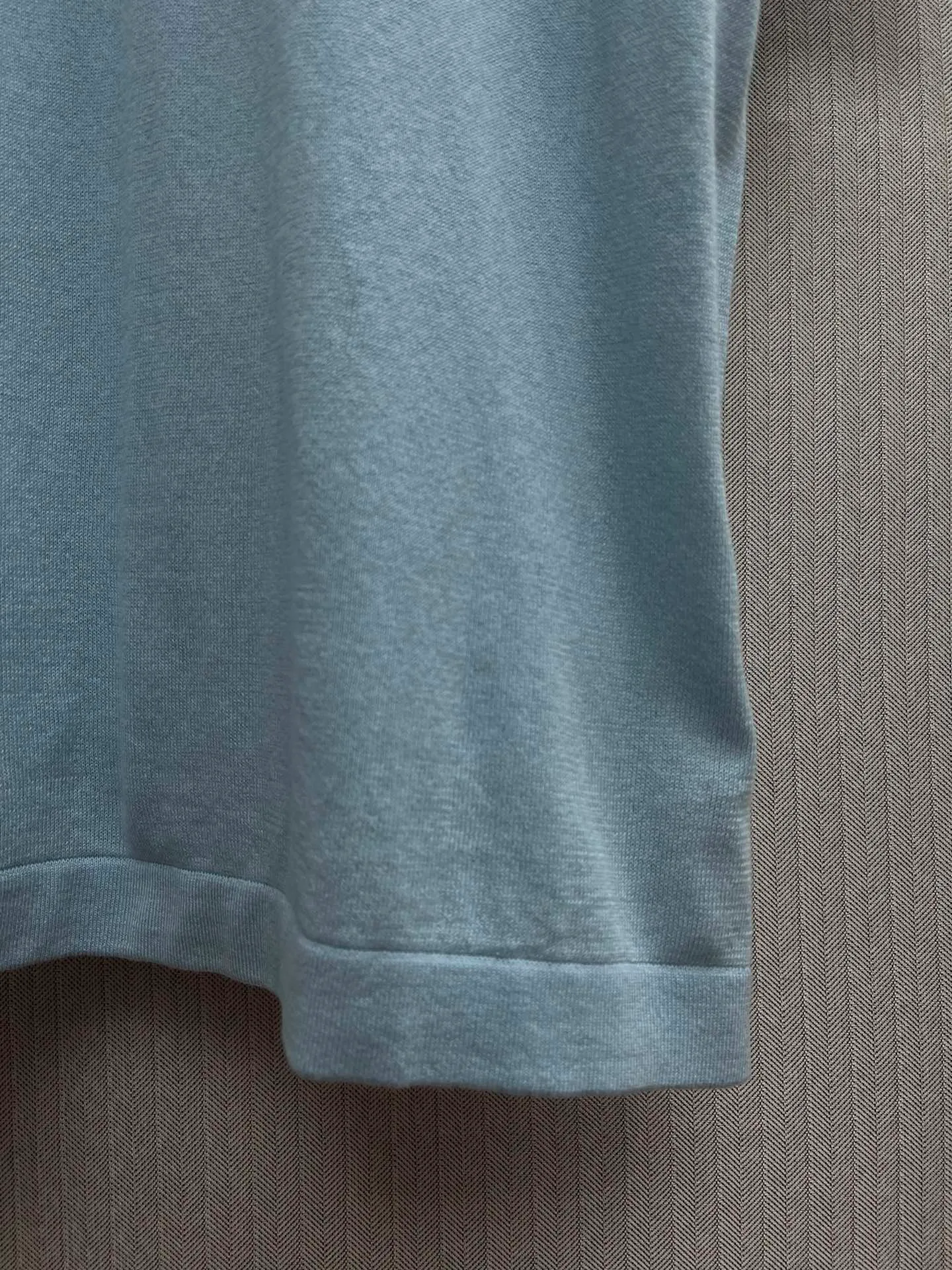 🅿️370 Dior 25ss new T-shirt is a new product of the 2025 winter men's wear series. It is decorated with an intarsia woven Dior love logo inspired by the Dior archives, paying tribute to Dior's heritage. Crafted from blue sheep's wool-blend jersey and finished with a ribbed crew neck. The casual cut can be worn with sports pants for a casual and stylish look. Size: S.M.L.XL.