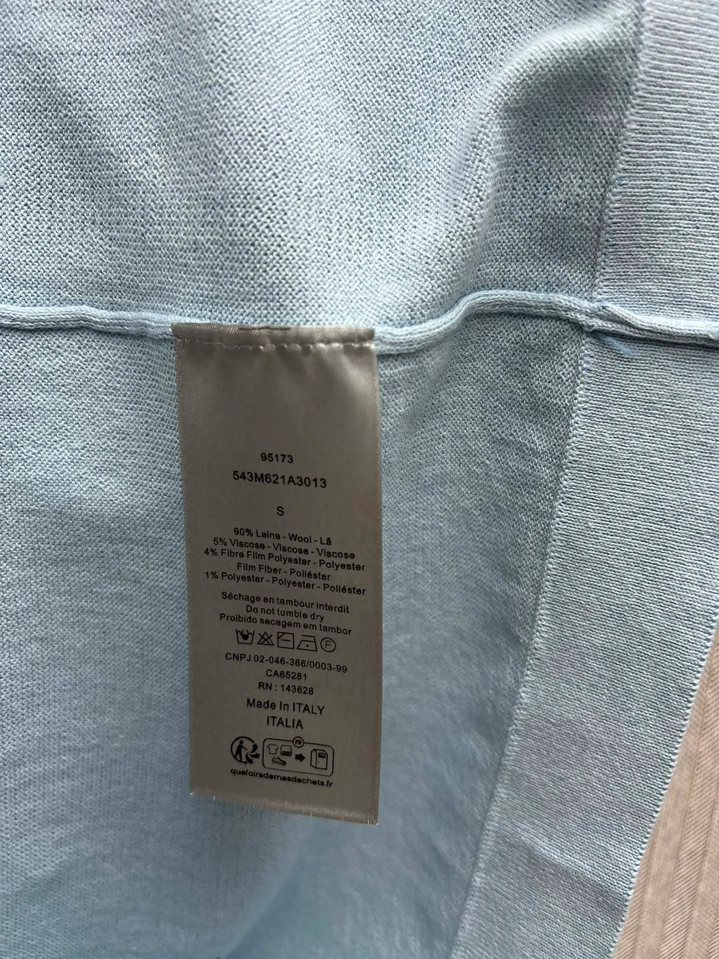 🅿️370 Dior 25ss new T-shirt is a new product of the 2025 winter men's wear series. It is decorated with an intarsia woven Dior love logo inspired by the Dior archives, paying tribute to Dior's heritage. Crafted from blue sheep's wool-blend jersey and finished with a ribbed crew neck. The casual cut can be worn with sports pants for a casual and stylish look. Size: S.M.L.XL.