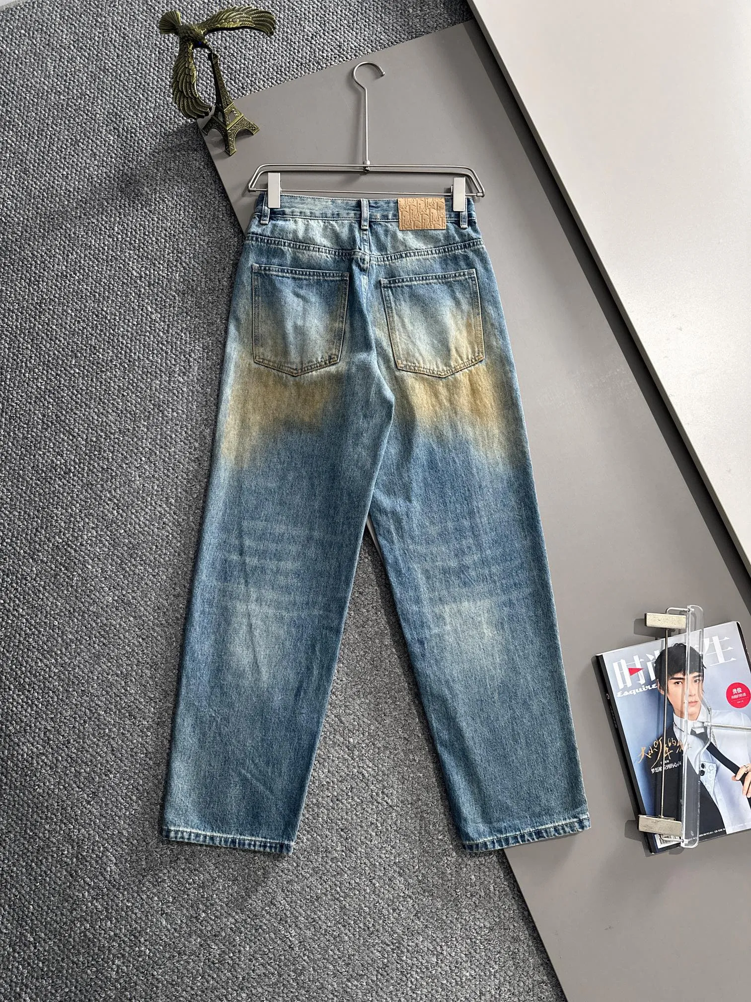 🅿️400 Dior 2025 Four Seasons Loose Jeans Straight Trousers, the trend in the trend! Many fashion bloggers control the upper body. The water is woven from imported Japanese Denim plain cotton denim fabric. It has three standards, is soft, delicate, comfortable and breathable. The color has a modern and fashionable vicissitudes. The upper body is versatile and fashionable! Light luxury, a must-have item for daily commuting! Size: S-3XL (please state your height and weight when placing an order)