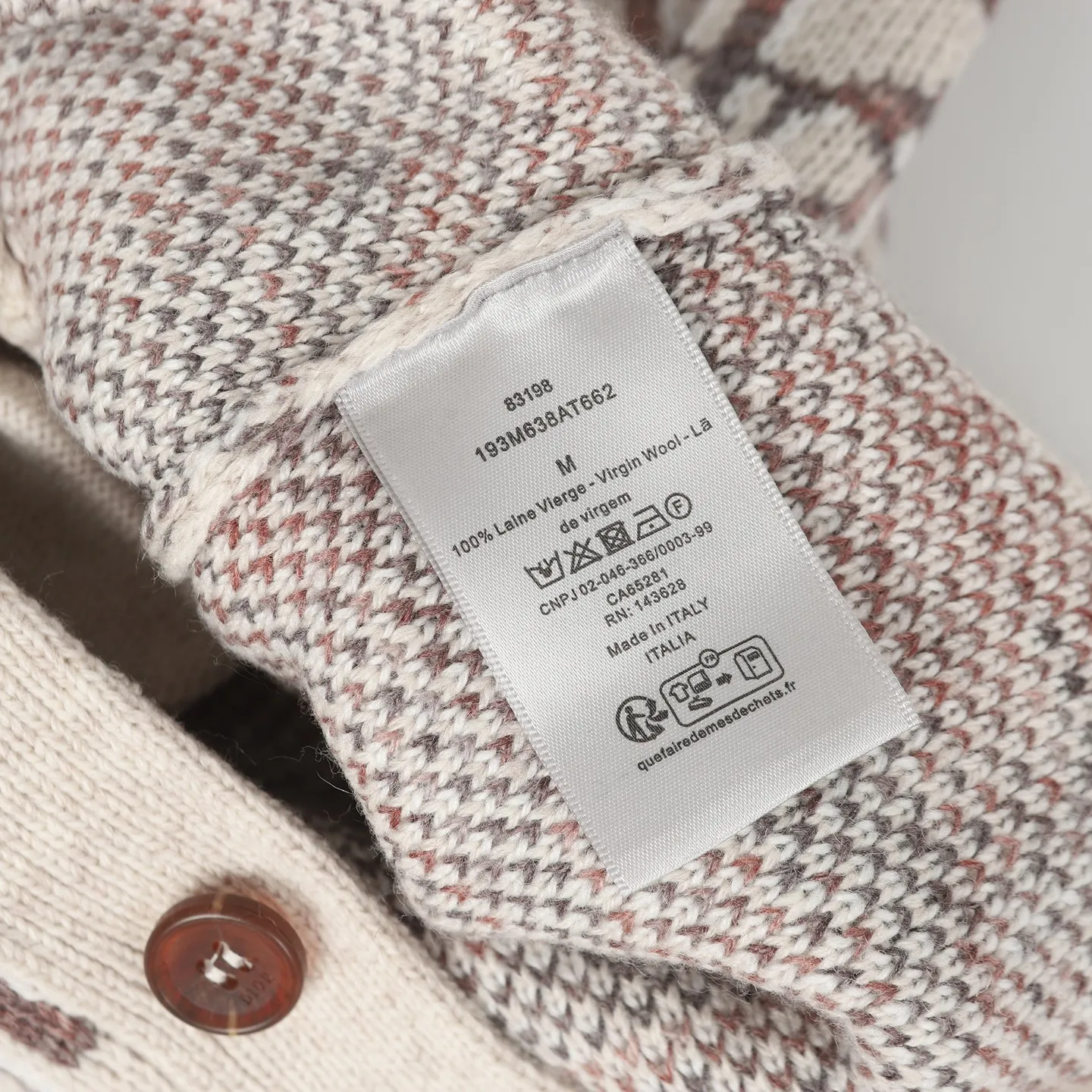 🅿️650 [Wool] Dior/Dior presbyopic all-over printed wool cardigan is made of 100% wool. The weaving method uses 10 medium-thick and fine grains. It is woven on an imported wool loom. The sweater reinterprets Dior's classic Oblique printing pattern. Crafted from sheep wool jacquard with ribbed details for a classic silhouette. Can be paired with a variety of outfits to show off your personality. size: S M L XL
