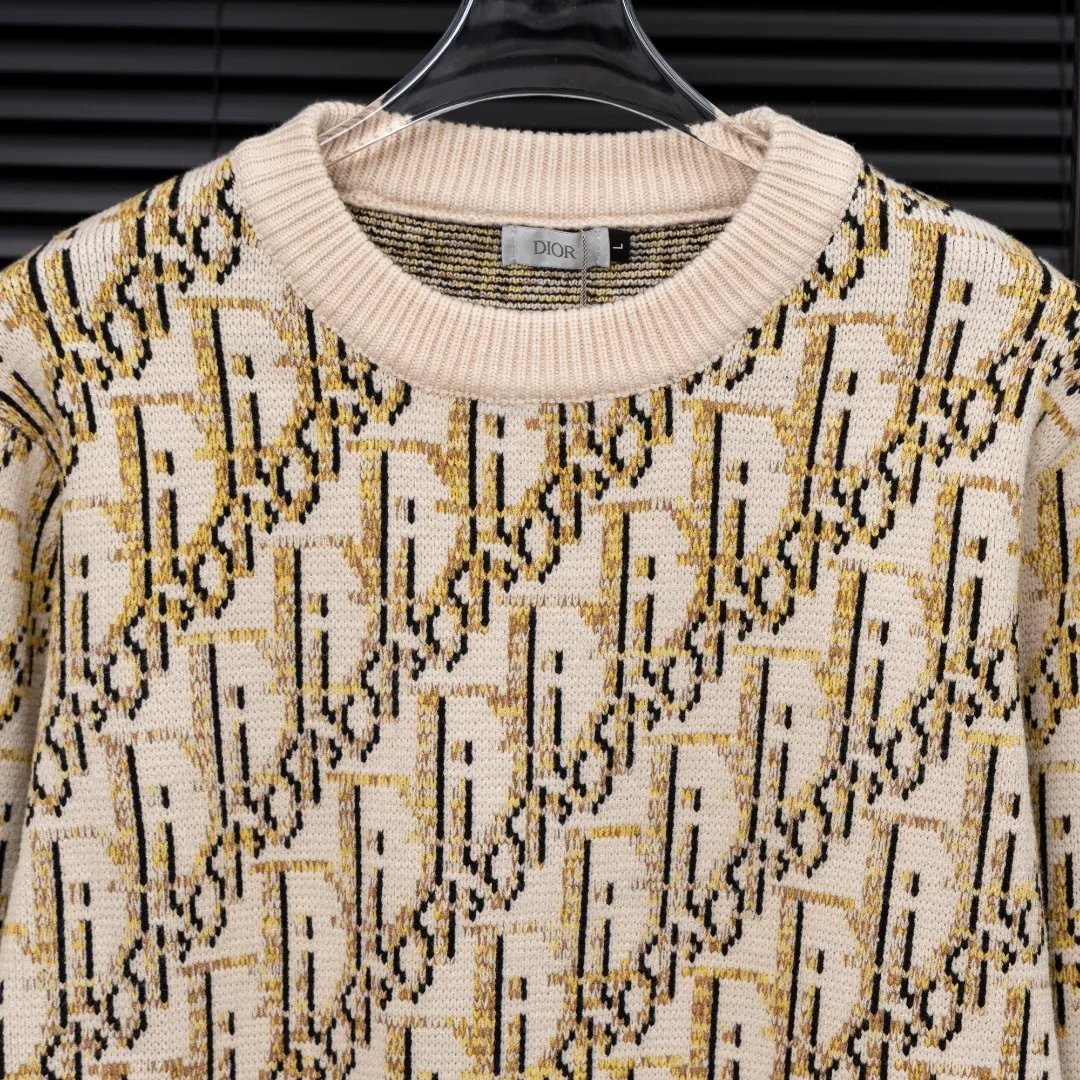 🅿️330 Style: DIOR Dior all-over knitted long-sleeved sweater Size: S-XXL Fabric: Wool blend Accessories: Full set of customized original accessories No gender distinction, same style for men and women