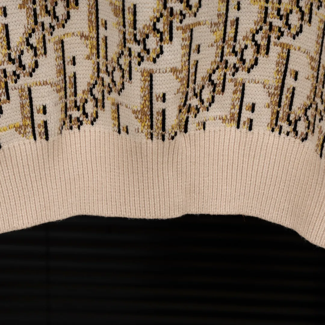 🅿️330 Style: DIOR Dior all-over knitted long-sleeved sweater Size: S-XXL Fabric: Wool blend Accessories: Full set of customized original accessories No gender distinction, same style for men and women