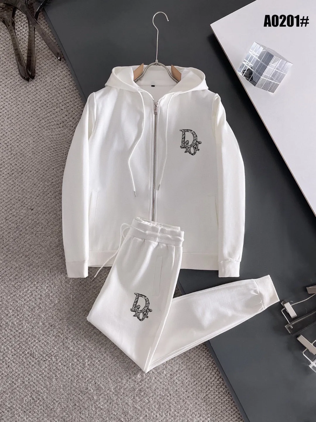 🅿️420 [DIOR Dior] (Fat Man Gospel) hot-selling suit is coming. Focus on the original version of the official website. 2025 new hot-selling cardigan sweater suit. The original order is the best product. 🇭🇰The meticulous work of top designers is dedicated to a fitting and perfect upper body effect. All-natural high-quality Roman cotton 100%, close-fitting comfort, noble and elegant! Original hardware embodies elegance and nobility! Counter size: M-5XL (maximum wear up to 220 pounds)