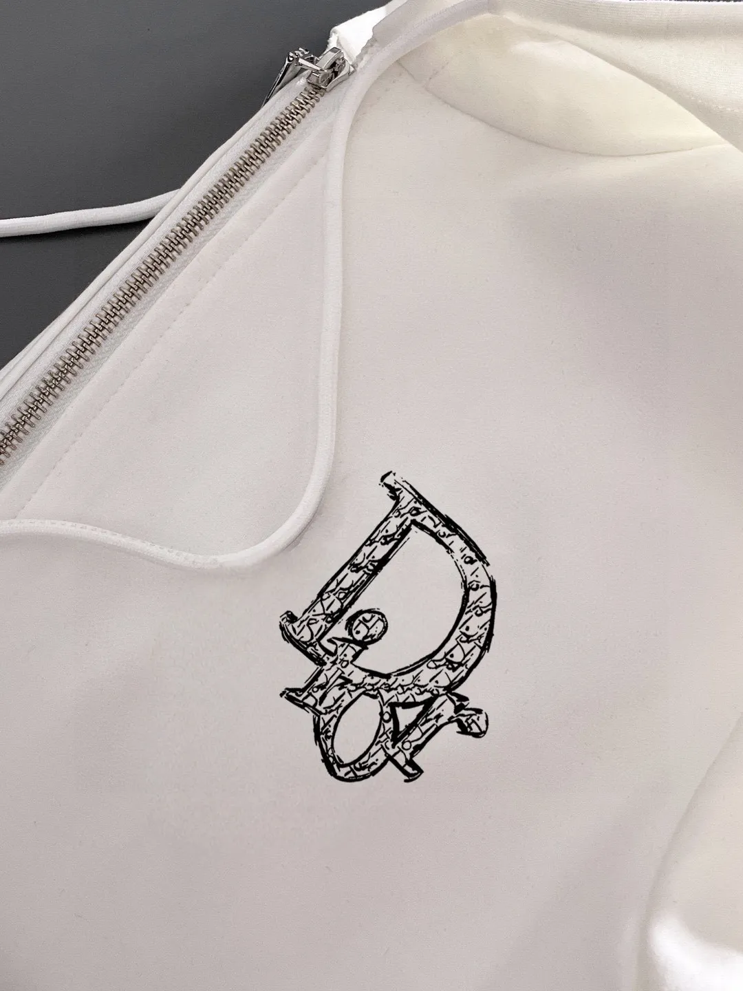 🅿️420 [DIOR Dior] (Fat Man Gospel) hot-selling suit is coming. Focus on the original version of the official website. 2025 new hot-selling cardigan sweater suit. The original order is the best product. 🇭🇰The meticulous work of top designers is dedicated to a fitting and perfect upper body effect. All-natural high-quality Roman cotton 100%, close-fitting comfort, noble and elegant! Original hardware embodies elegance and nobility! Counter size: M-5XL (maximum wear up to 220 pounds)