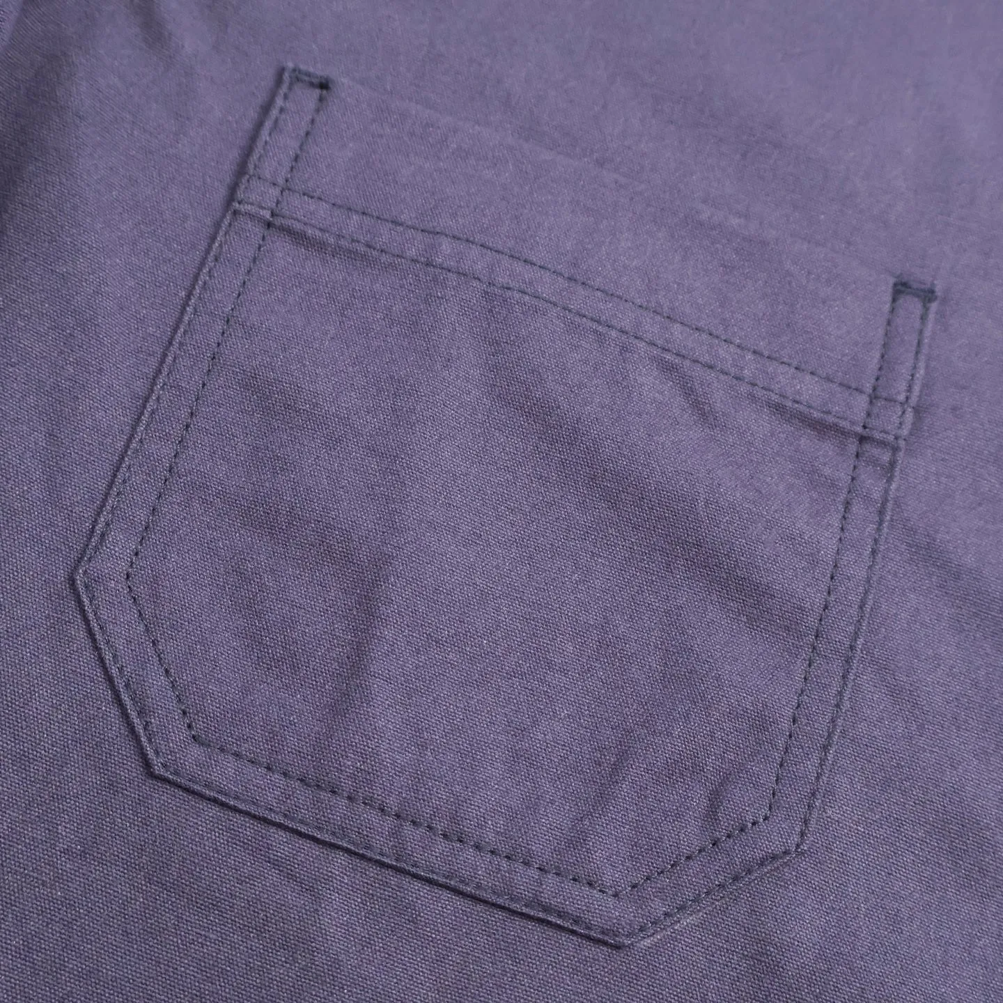 🅿️440 [Exclusive supply] CD pocket embroidered denim shirt (Navy Blue) Original purchase and development of 14500, custom-made plain ring yarn denim, full of texture, comfortable and close to the skin, iconic dior embroidery embellishment on the front, using imported machine embroidery technology, using advanced computer control system and precision mechanical parts to achieve embroidery work, high precision, smooth and delicate lines, high-temperature laundering machines are used in all ironing stations, and high temperature and pressure are applied to the fabric through the synergy of heating plates and pressure rollers. Make the fabric surface smooth and crisp, wear-resistant and washable (specially for export assembly line shirt factories, first-line brand quality) accessories customized 1:1 trademark. Size:39-40-41