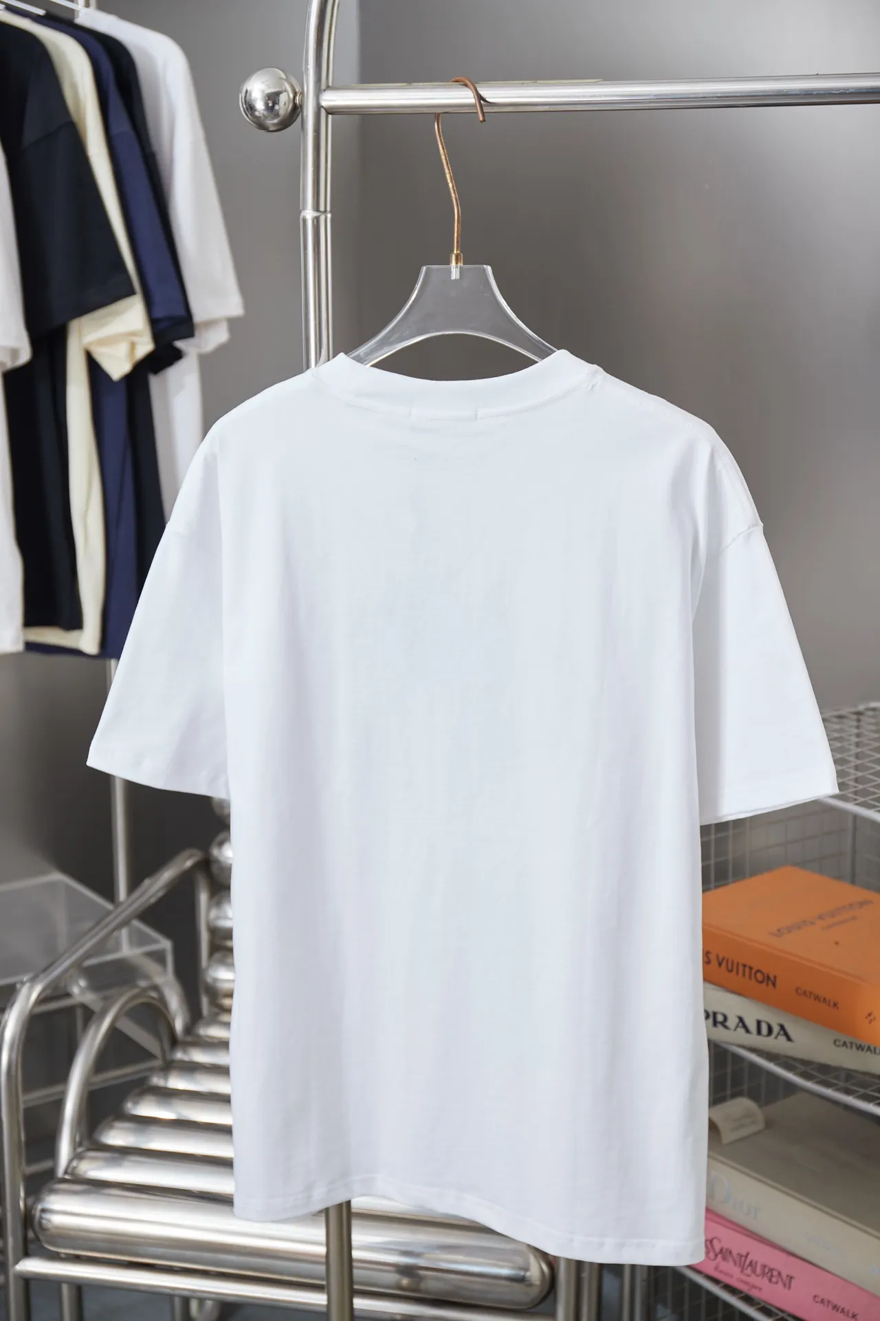 🅿️200 D＊or CD 25SS early spring new style joint series embroidered logo short sleeves light luxury essential item for daily commuting for men and women correct version welcome to compare detailed features · 320g 100% pure cotton double yarn jersey fabric · Custom dyed in the same cylinder, special thickened 32 count double-strand 1X1 thread. Imported Tajima machine embroidery letter beads logo embroidery · Double-needle sewing and cross-seam technology · Original main mark, washed tag, brand moisture-proof paper packaging Color: white/black/blue Size: S/M/L/XL