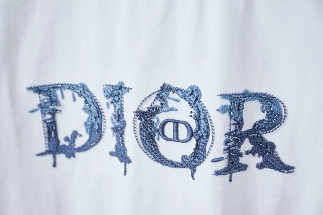 🅿️200 D＊or CD 25SS early spring new style joint series embroidered logo short sleeves light luxury essential item for daily commuting for men and women correct version welcome to compare detailed features · 320g 100% pure cotton double yarn jersey fabric · Custom dyed in the same cylinder, special thickened 32 count double-strand 1X1 thread. Imported Tajima machine embroidery letter beads logo embroidery · Double-needle sewing and cross-seam technology · Original main mark, washed tag, brand moisture-proof paper packaging Color: white/black/blue Size: S/M/L/XL