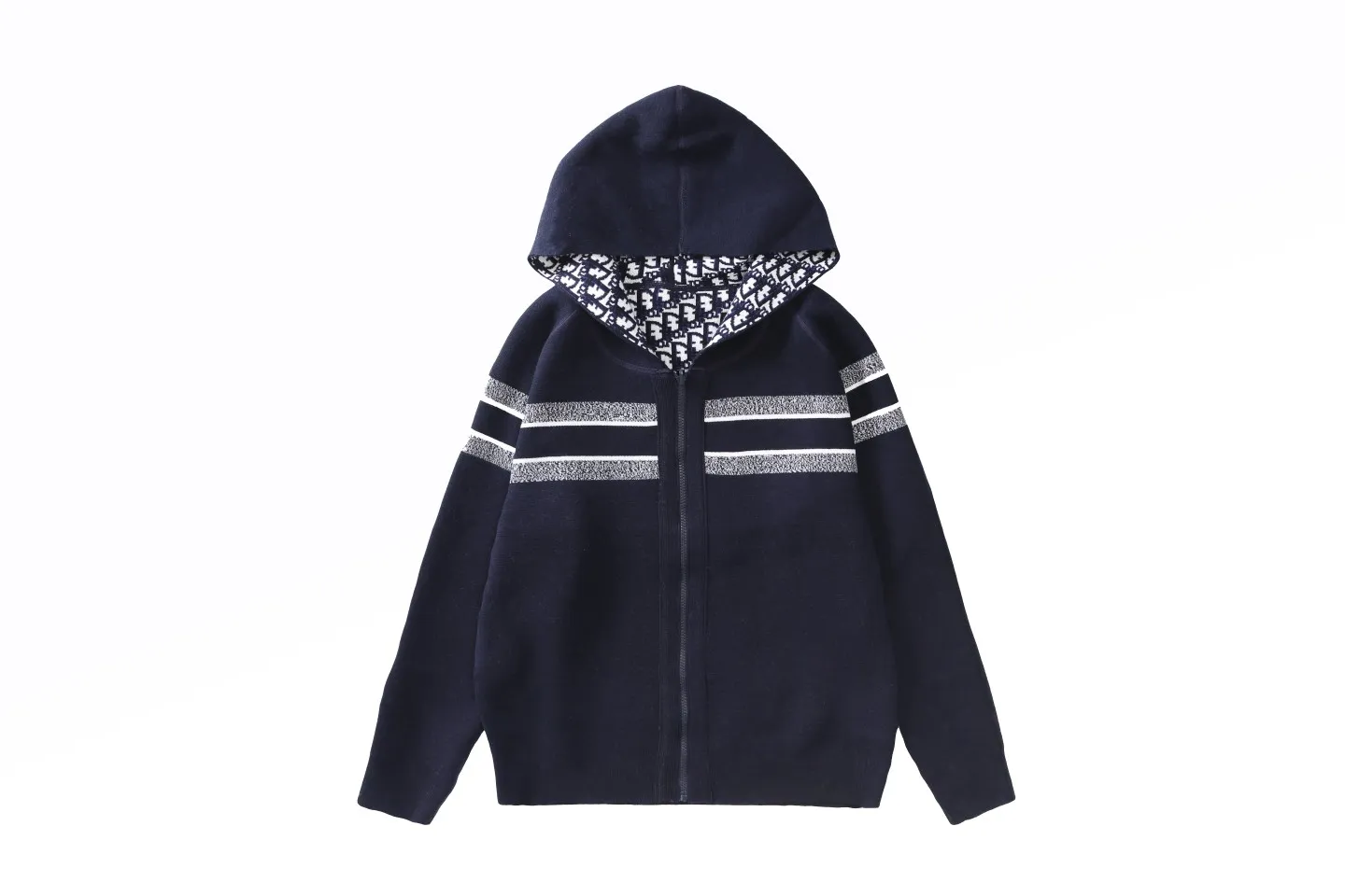 🅿️500 (top version) Dior’s popular double-sided presbyopic all-over logo printed couple’s zipper hooded knitted sweater jacket Classic presbyopic double-sided wool cashmere hooded cardigan Top-grade imported cashmere fabric Made with imported knitting machines Skin-friendly and non-stitching No pilling Very soft to the touch Super comfortable Fashionable and individual Super versatile and good-looking hooded knitted sweater Suitable for both men and women A must-have item Can be compared with market quality Packaging Tag Collar label: washed wheat, three labels complete Color: blue, gray Size: S M L XL Model: D8968