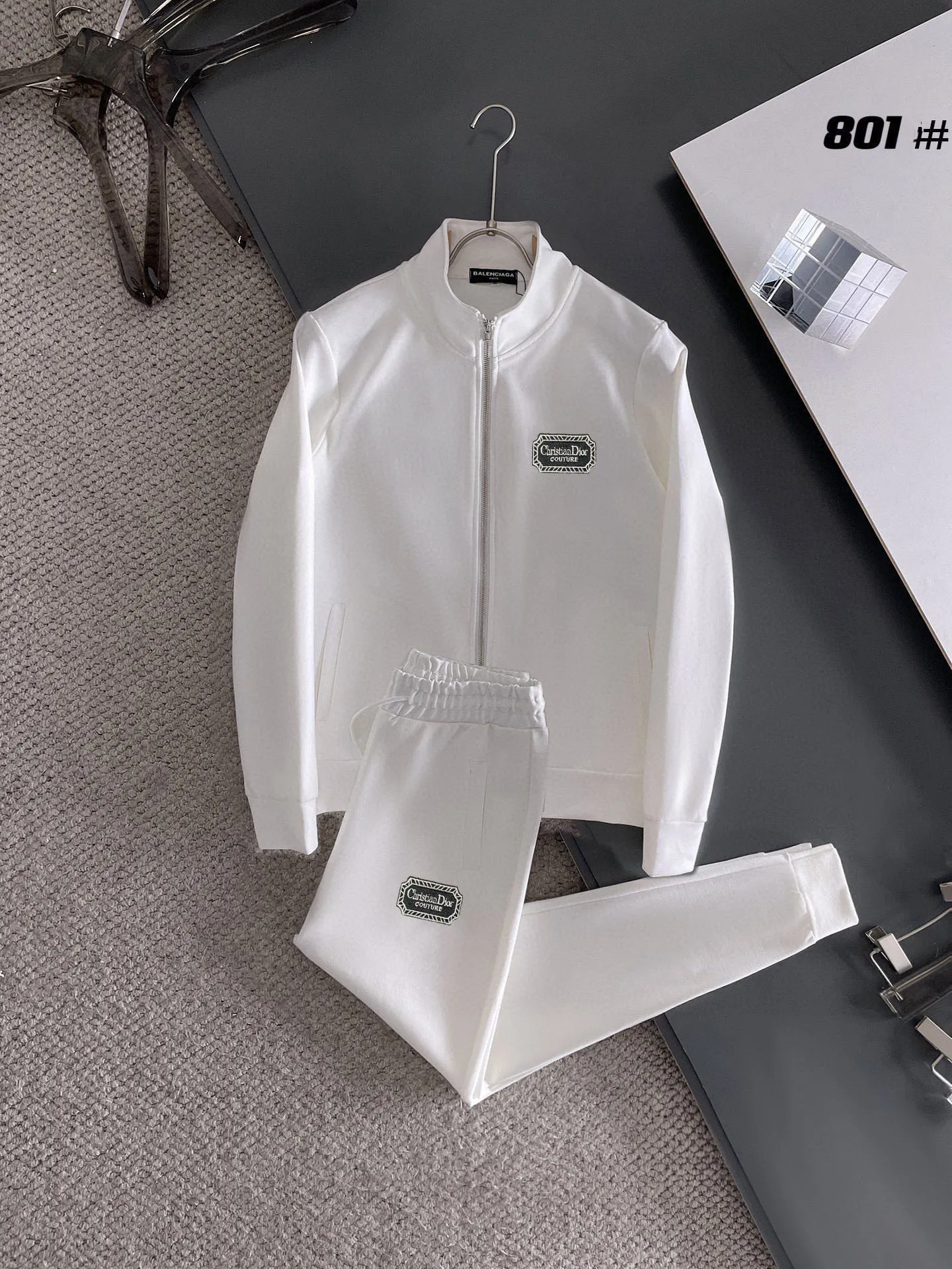 🅿️420 [DIOR Dior] (Fat Man Gospel) hot-selling suit is coming. Focus on the original version of the official website. 2025 new hot-selling cardigan sweater suit. The original order is the best product. 🇭🇰The meticulous work of top designers is dedicated to a fitting and perfect upper body effect. All-natural high-quality Roman cotton 100%, close-fitting comfort, noble and elegant! Original hardware embodies elegance and nobility! Counter size: M-5XL (maximum wear up to 220 pounds)
