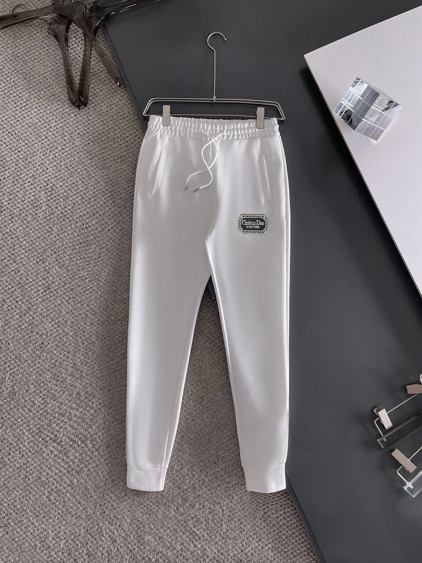🅿️420 [DIOR Dior] (Fat Man Gospel) hot-selling suit is coming. Focus on the original version of the official website. 2025 new hot-selling cardigan sweater suit. The original order is the best product. 🇭🇰The meticulous work of top designers is dedicated to a fitting and perfect upper body effect. All-natural high-quality Roman cotton 100%, close-fitting comfort, noble and elegant! Original hardware embodies elegance and nobility! Counter size: M-5XL (maximum wear up to 220 pounds)