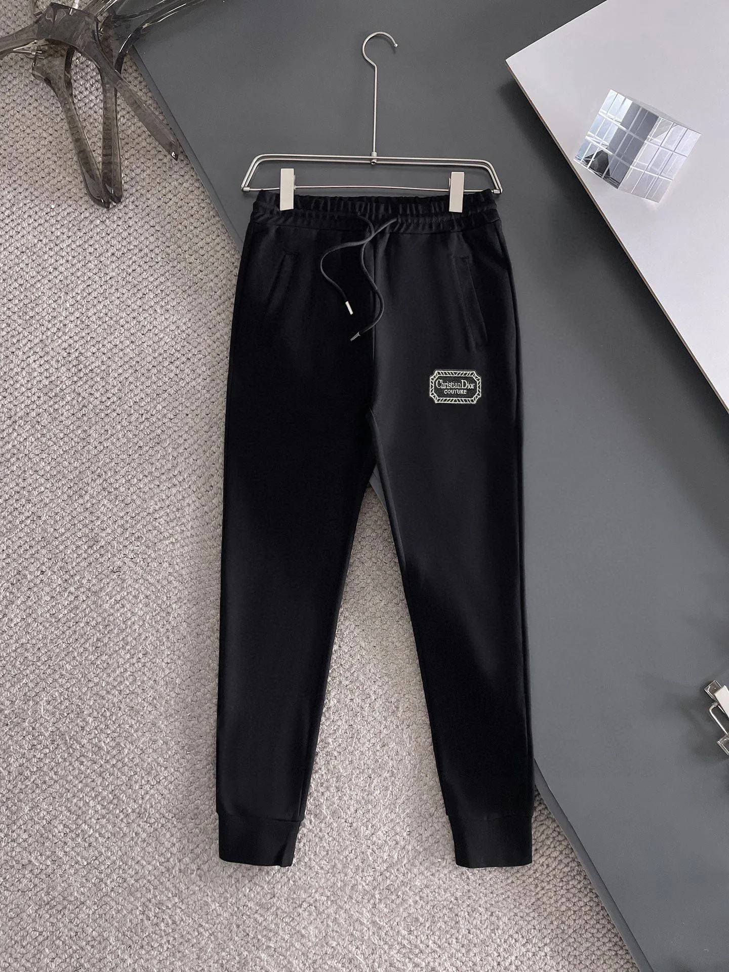 🅿️420 [DIOR Dior] (Fat Man Gospel) hot-selling suit is coming. Focus on the original version of the official website. 2025 new hot-selling cardigan sweater suit. The original order is the best product. 🇭🇰The meticulous work of top designers is dedicated to a fitting and perfect upper body effect. All-natural high-quality Roman cotton 100%, close-fitting comfort, noble and elegant! Original hardware embodies elegance and nobility! Counter size: M-5XL (maximum wear up to 220 pounds)