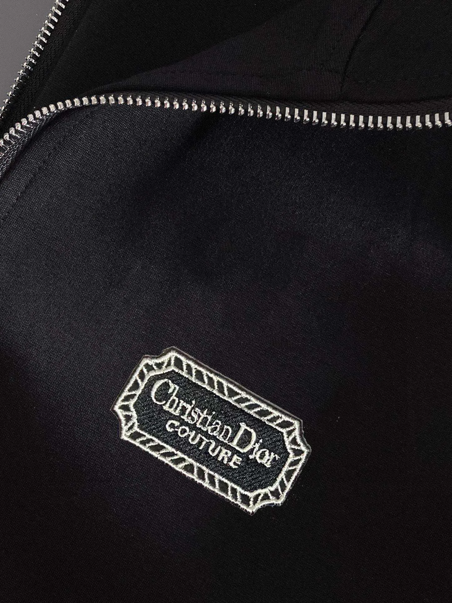 🅿️420 [DIOR Dior] (Fat Man Gospel) hot-selling suit is coming. Focus on the original version of the official website. 2025 new hot-selling cardigan sweater suit. The original order is the best product. 🇭🇰The meticulous work of top designers is dedicated to a fitting and perfect upper body effect. All-natural high-quality Roman cotton 100%, close-fitting comfort, noble and elegant! Original hardware embodies elegance and nobility! Counter size: M-5XL (maximum wear up to 220 pounds)