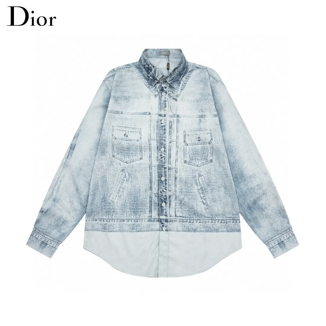 🅿️286 DIOR Dior hot style is coming Jay Chou's same style light blue distressed denim digitally printed long-sleeved shirt 2024ss official website new long-sleeved shirt shirt, exquisitely printed logo high-end version, custom-made fabrics at the counter. Highly breathable and comfortable, exquisitely crafted, with impeccable detail processing, custom-made logo engraved buttons, and three complete labels. Brand element design concept reflects high quality. It feels delicate and soft! It presents a casual cut and the upper body shape is great! Size: M-XXL