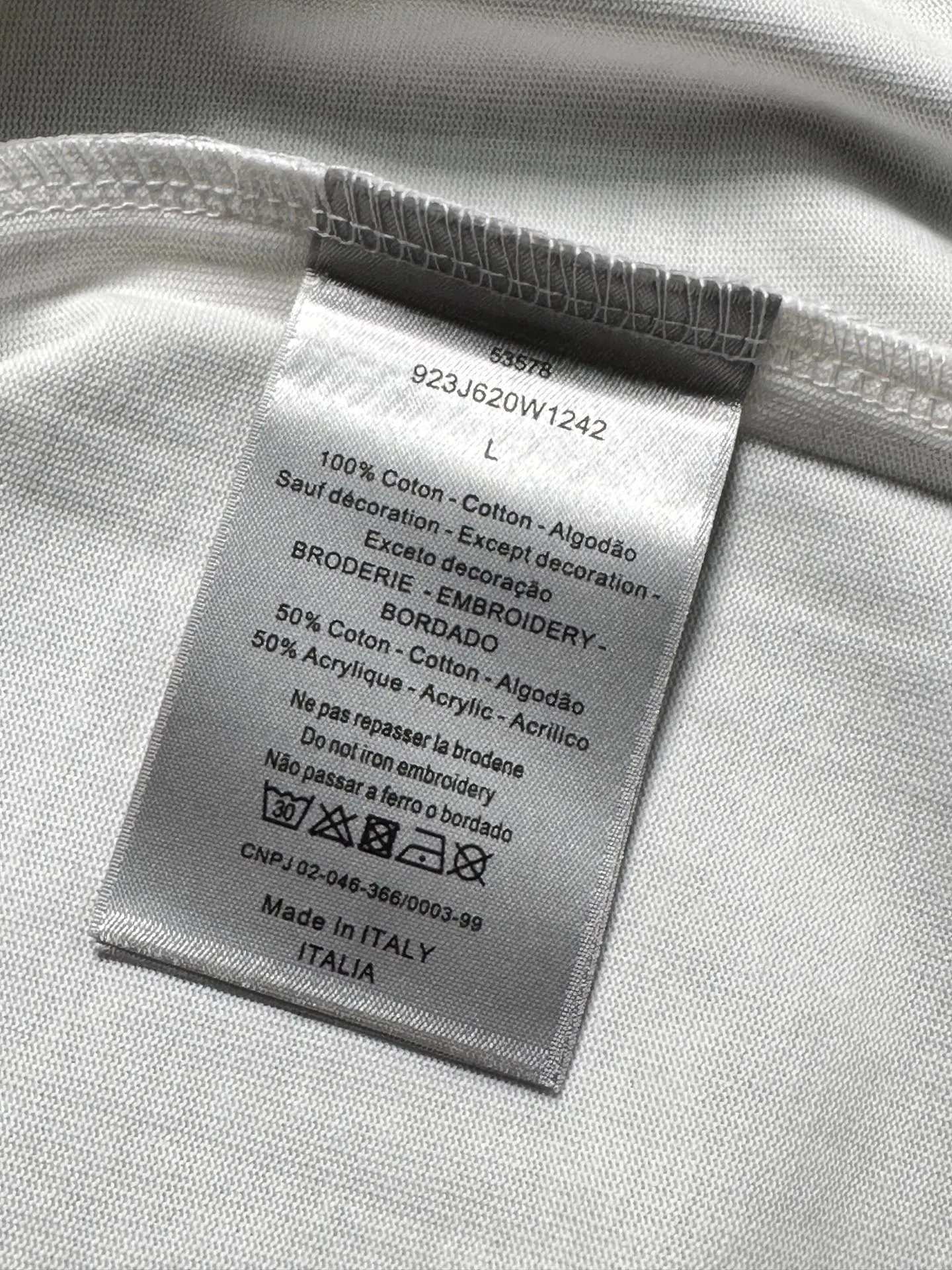 🅿️200 Exquisite upgrade of Dior LOGO, inspired by the retro of the 1980s. Original fabric. Official same style. Short-sleeved T-shirt. Customized fabric. Fabric dyed in the same vat. Very comfortable to the touch. Latest brick cabinet synchronization for spring and summer. Fashionable and personalized. Super versatile. Loose version is very suitable for both men and women. A must-have for everyone. Hang tag. Collar label. Washed wheat. Complete with three labels. Color: black white.