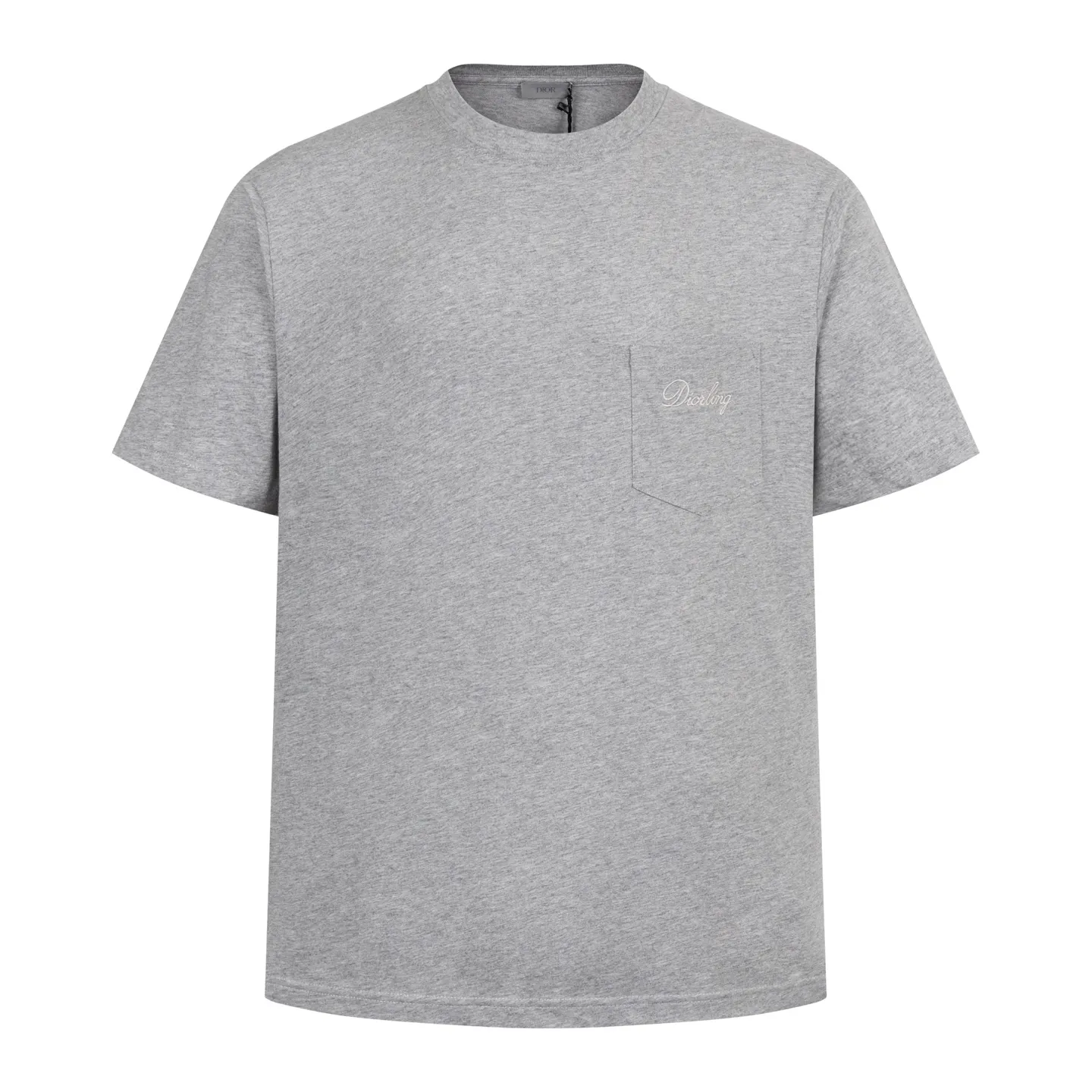 🅿️270 [Exclusive supply] CD Love Pocket Embroidered Short Sleeves (Gray) The fabric is made of 24S 185g special woven compact cotton fabric, and the rib is made of 32S 300g double yarn rib. New for the 2025 Winter Men's Collection, this T-shirt is decorated with archive-inspired embroidery of love as a tribute to heritage. Crafted from white cotton jersey with a ribbed crew neck. The regular fit pairs easily with tailored trousers and oversized jeans. It is woven with 24-count special compact cotton yarn. The weaving process requires high standards and requires the use of advanced looms and high-quality raw materials. Specially woven compact cotton has many advantages, such as softness and comfort, good breathability, strong wrinkle resistance, good durability, etc.; it has a tighter, softer and more delicate texture and feel. Add exquisite details to soft fabrics through embroidery to enhance the sense of luxury; the needle-stitch embroidery process has unique style and characteristics. The number of times the stitches are repeated highlights the layering and delicacy. Needle embroidery can achieve very fine details, and the work has a strong sense of line and three-dimensionality. Size:XS-S-M-L