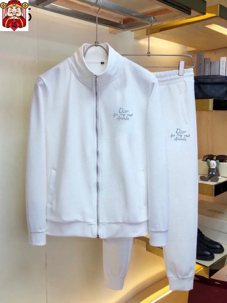 🅿️420 [DIOR Dior] (Fat Man Gospel) hot-selling suit is coming. Focus on the original version of the official website. 2025 new hot-selling cardigan sweater suit. The original order is the best product. 🇭🇰The meticulous work of top designers is dedicated to a fitting and perfect upper body effect. All-natural high-quality Roman cotton 100%, close-fitting comfort, noble and elegant! Original hardware embodies elegance and nobility! Counter size: M-5XL (maximum wear up to 220 pounds)