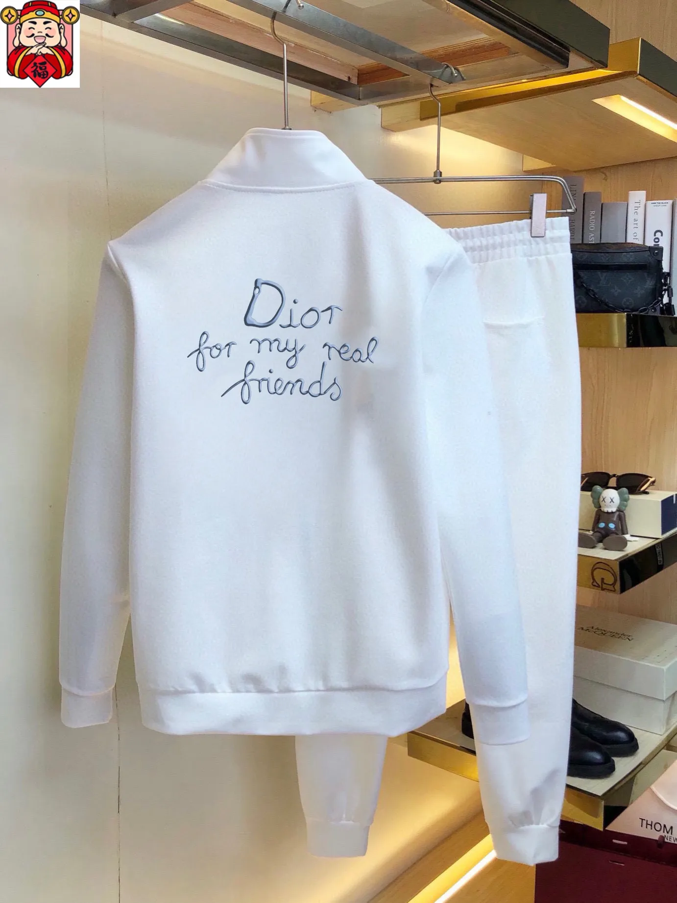 🅿️420 [DIOR Dior] (Fat Man Gospel) hot-selling suit is coming. Focus on the original version of the official website. 2025 new hot-selling cardigan sweater suit. The original order is the best product. 🇭🇰The meticulous work of top designers is dedicated to a fitting and perfect upper body effect. All-natural high-quality Roman cotton 100%, close-fitting comfort, noble and elegant! Original hardware embodies elegance and nobility! Counter size: M-5XL (maximum wear up to 220 pounds)