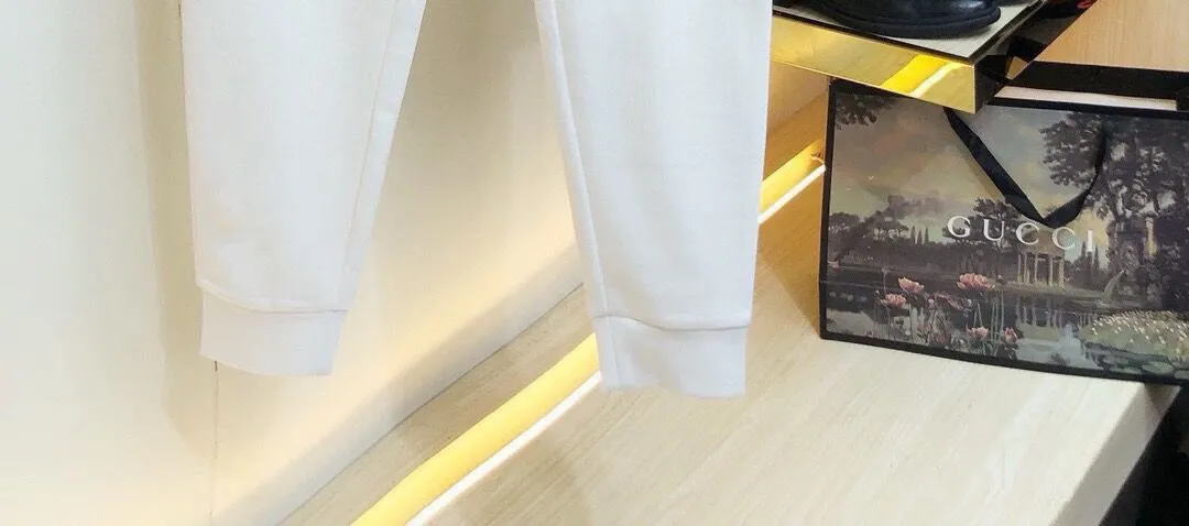 🅿️420 [DIOR Dior] (Fat Man Gospel) hot-selling suit is coming. Focus on the original version of the official website. 2025 new hot-selling cardigan sweater suit. The original order is the best product. 🇭🇰The meticulous work of top designers is dedicated to a fitting and perfect upper body effect. All-natural high-quality Roman cotton 100%, close-fitting comfort, noble and elegant! Original hardware embodies elegance and nobility! Counter size: M-5XL (maximum wear up to 220 pounds)