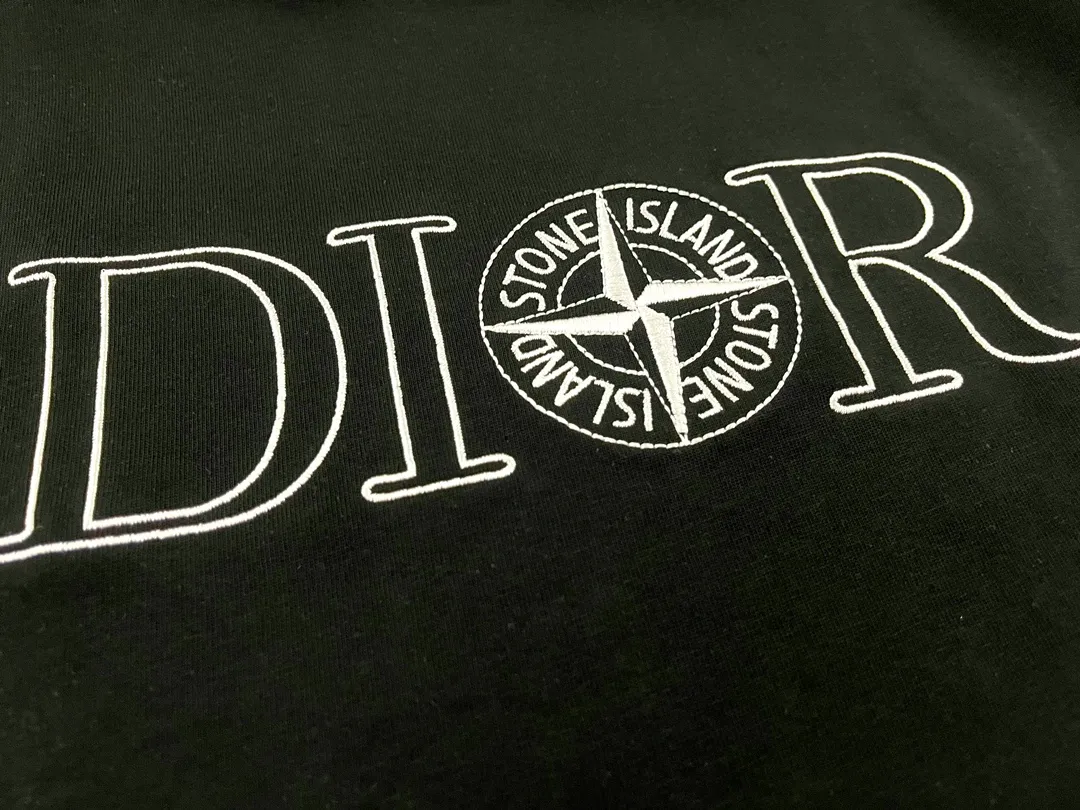 🅿️170 Dior Dior 2025 new model co-branded Stone Island limited series High-density embroidered letter logo Unisex short-sleeved T-shirt · Customized 280g 100% double yarn pure cotton fabric · Custom dyed 32 double-strand threads · Imported Tajima machine embroidery technology · Collar label, hangtag, main mark and three complete labels Color: black Size: XS S M L