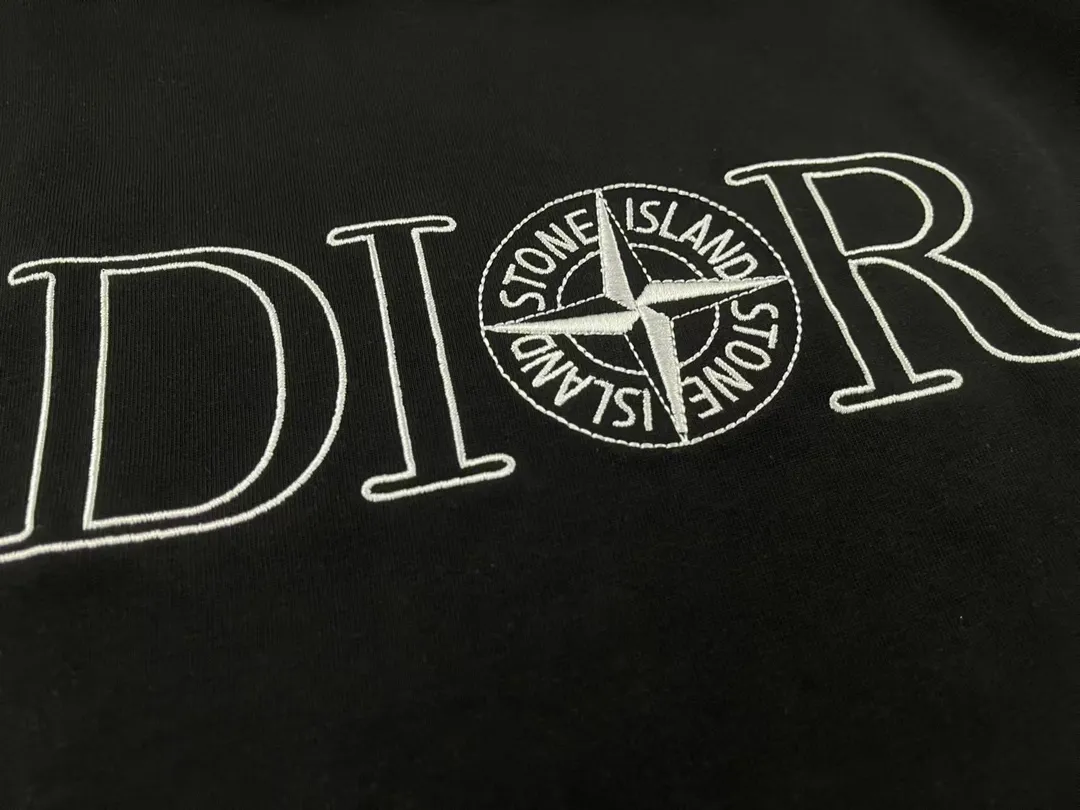 🅿️170 Dior Dior 2025 new model co-branded Stone Island limited series High-density embroidered letter logo Unisex short-sleeved T-shirt · Customized 280g 100% double yarn pure cotton fabric · Custom dyed 32 double-strand threads · Imported Tajima machine embroidery technology · Collar label, hangtag, main mark and three complete labels Color: black Size: XS S M L