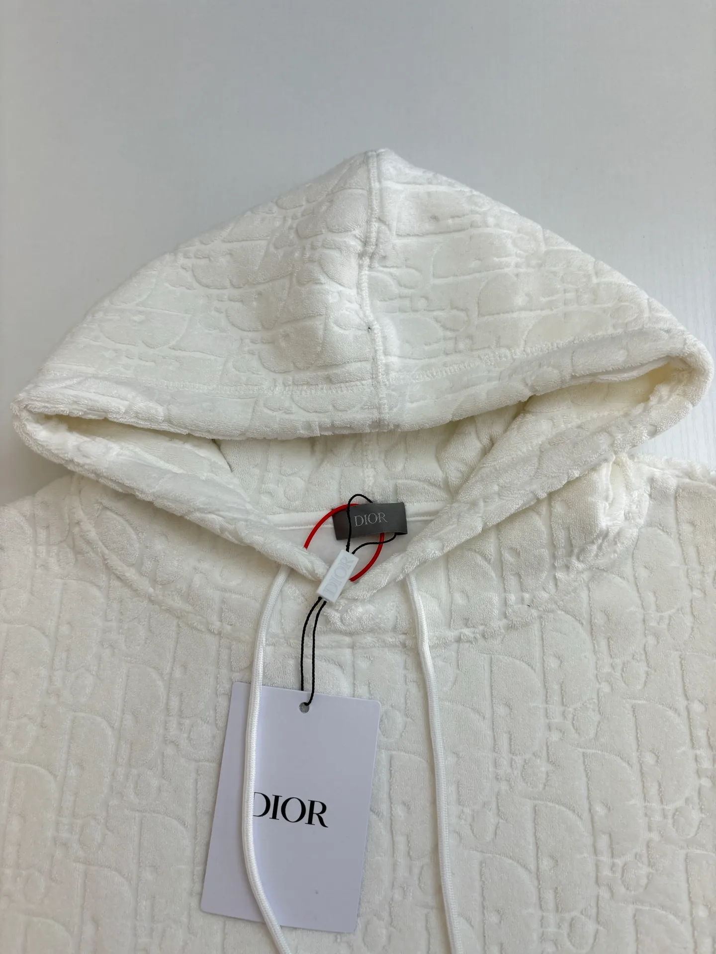 🅿️550 Dio*/Dior Obliave terry cotton hooded sweatshirt with all-over jacquard lettering. Customized Dior jacquard fabric. Soft to the touch and comfortable against the skin. Decorated with jacquard patterns of the same tone on the front. Delicately intertwined and dazzling. Like artistic brushstrokes gently swaying on a soft towel. Faint dark patterns highlight nobility and elegance. Size: S/M/L/XL