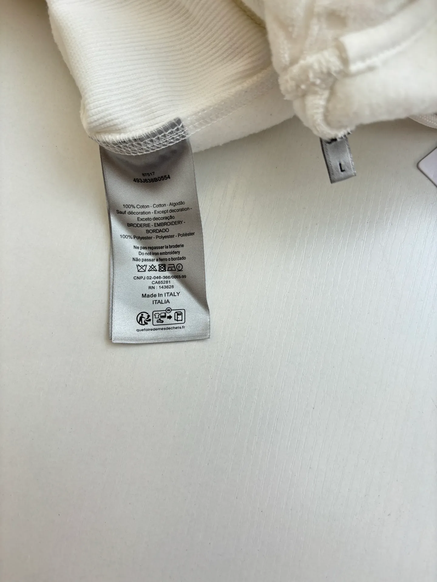 🅿️550 Dio*/Dior Obliave terry cotton hooded sweatshirt with all-over jacquard lettering. Customized Dior jacquard fabric. Soft to the touch and comfortable against the skin. Decorated with jacquard patterns of the same tone on the front. Delicately intertwined and dazzling. Like artistic brushstrokes gently swaying on a soft towel. Faint dark patterns highlight nobility and elegance. Size: S/M/L/XL