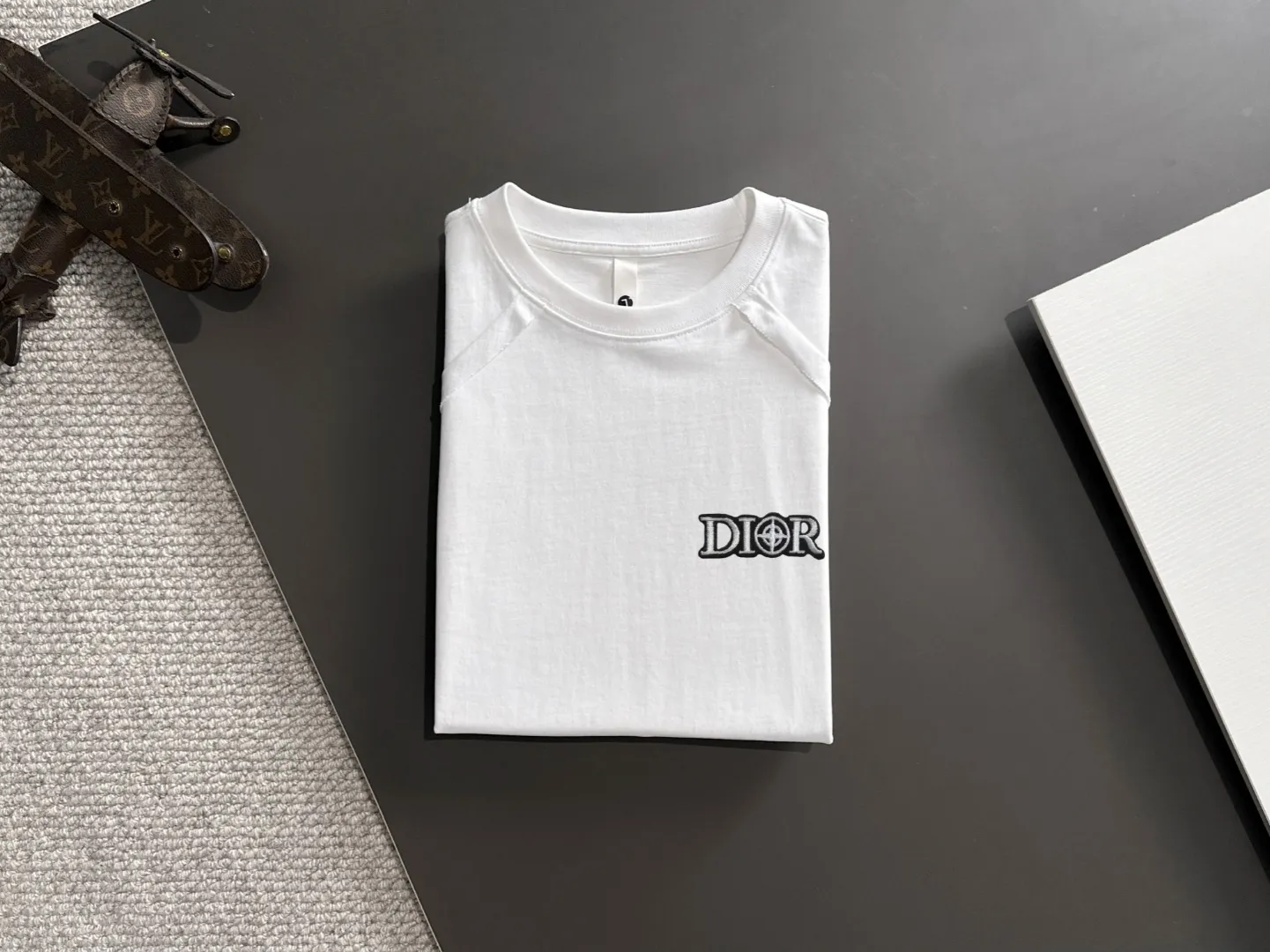 🅿️270 Shipped next day Dior 2025 summer new style (top quality, differentiated currency) The launch of short-sleeved special fabrics Summer catwalk style Exclusive style for men and women Made of imported custom dyed fabric Back neck chain bottom full shoulder bag No deformation or shrinkage when exposed to water SIZE: M to 3XL