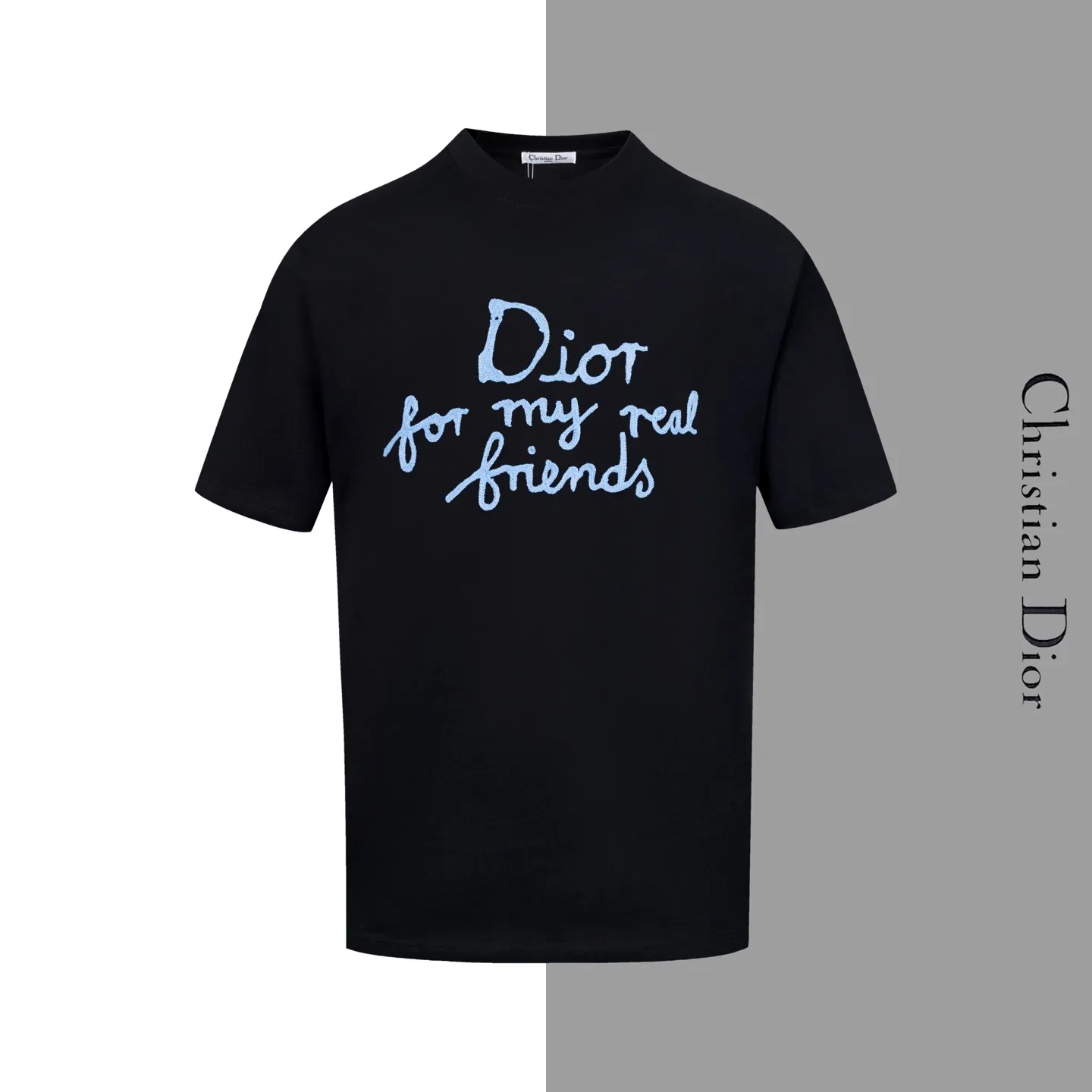 🅿️180 Style No. #Z104 Dior signature letter embroidered round neck short-sleeved DIOR official website consistent style Fabric: 32-count double yarn 280g pure cotton fabric Weaving and dyeing threads of the same color in the same cylinder The same color Process: imported machine thousands of needles full and flat embroidery Supporting: complete three-label cardboard oil paper code sticker packaging High temperature pre-shrinking process before production will not shrink and deformation Imported machine professional plate production os version Can wear up to 200 pounds. The size is measured manually. The error of 2-3cm is normal. Color: black white size: s m l xl